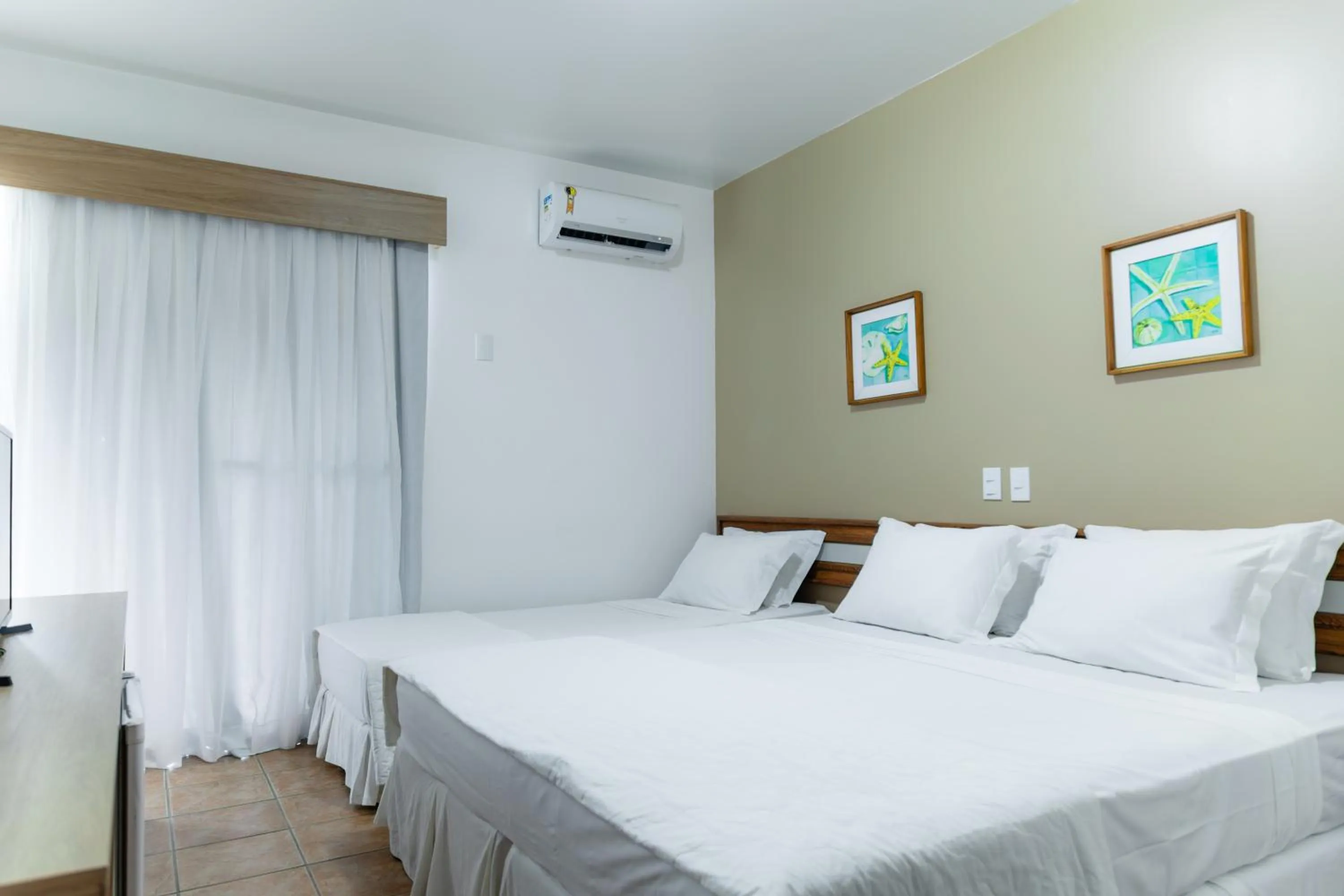 Bed in Sarana Praia Hotel