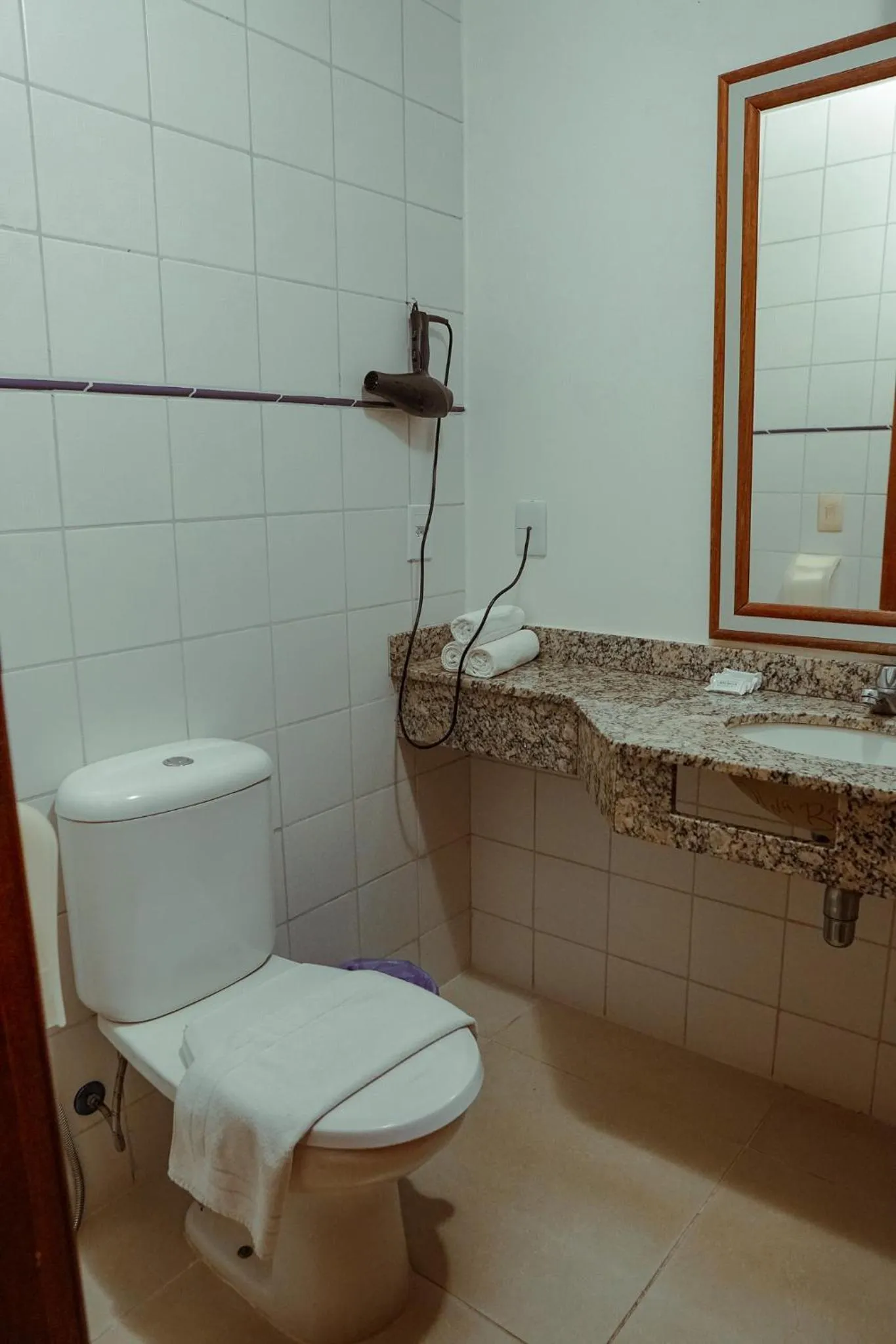 Bathroom in Sarana Praia Hotel