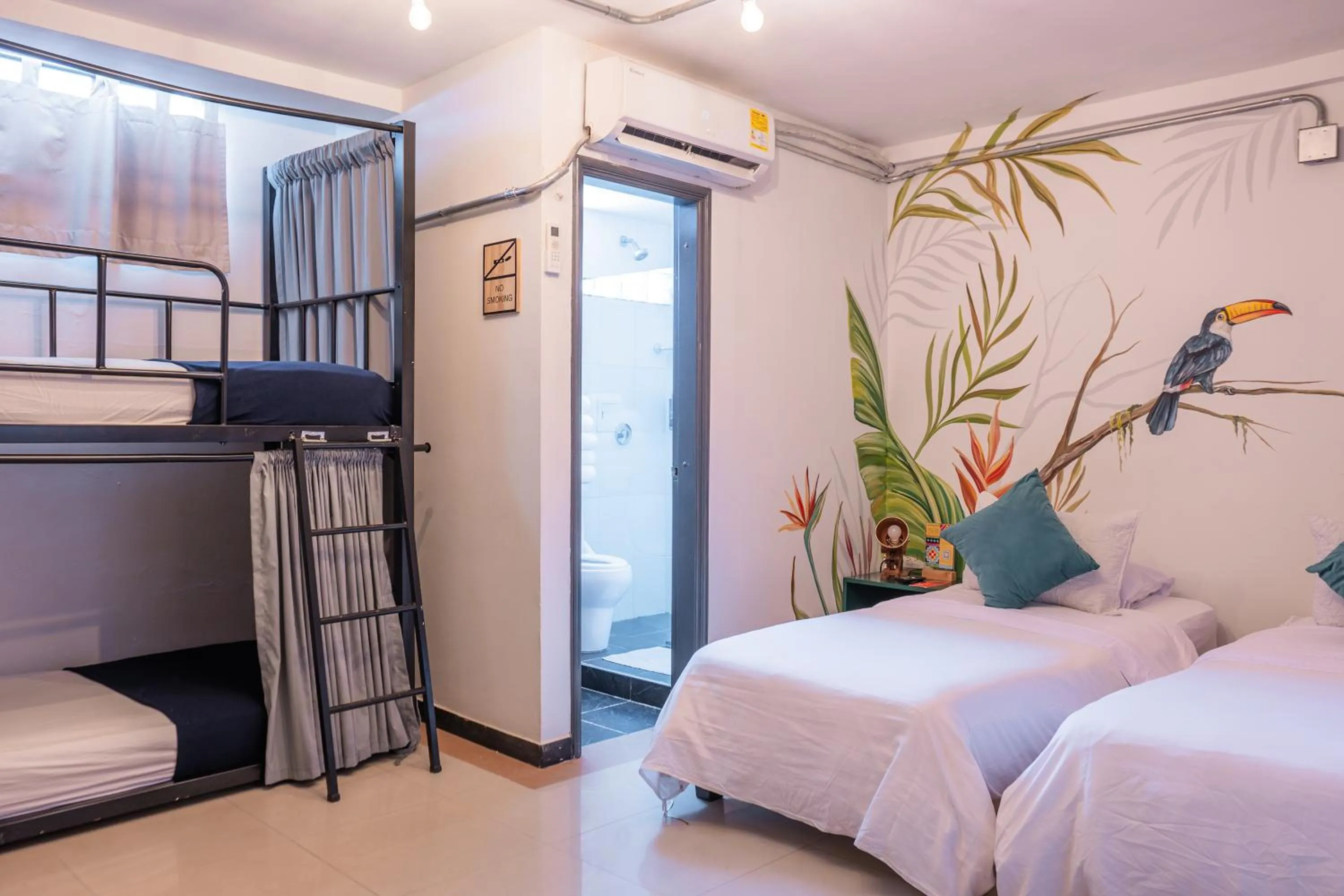 Quadruple Room with Private Bathroom in Selina Cartagena