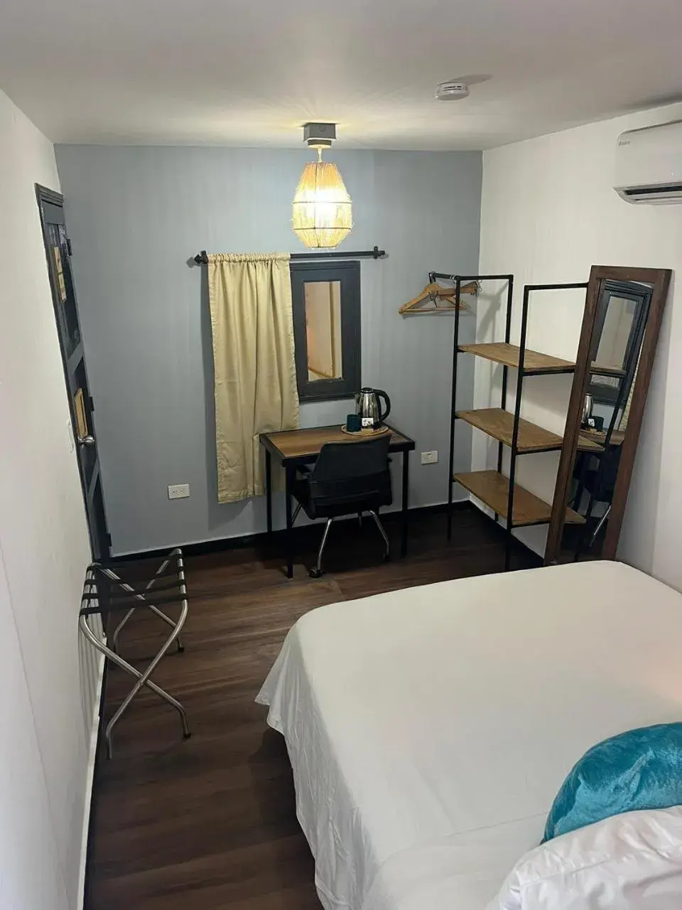 Small Double Room in Kim Small Double Room in Kim