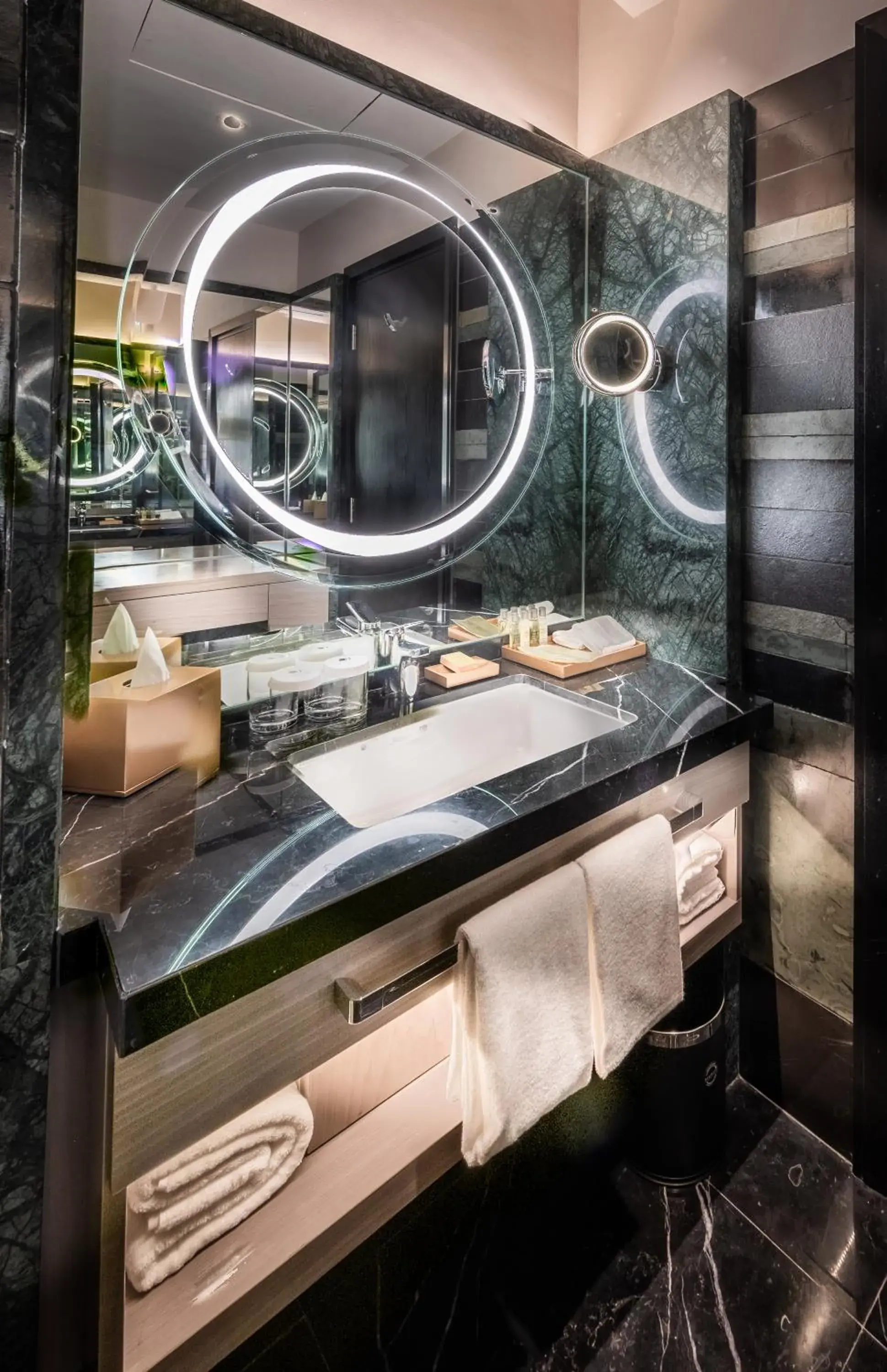 Deluxe King Room in DoubleTree by Hilton Putrajaya Lakeside Deluxe King Room in DoubleTree by Hilton Putrajaya Lakeside