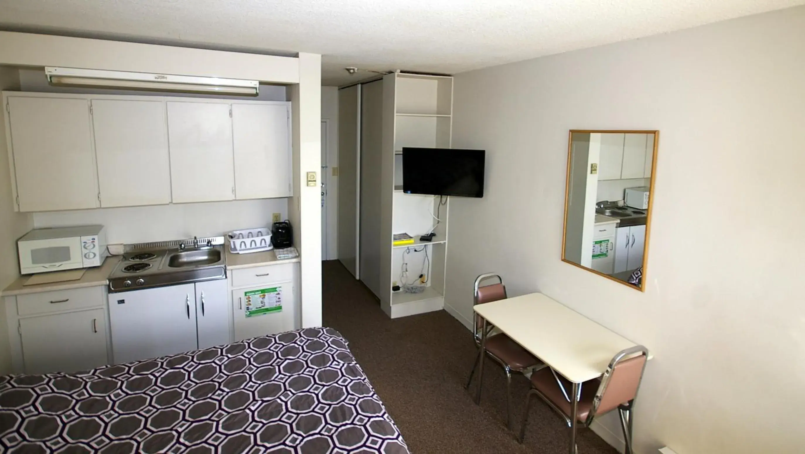 Photo of the whole room in The Alexandra Hotel Photo of the whole room in The Alexandra Hotel