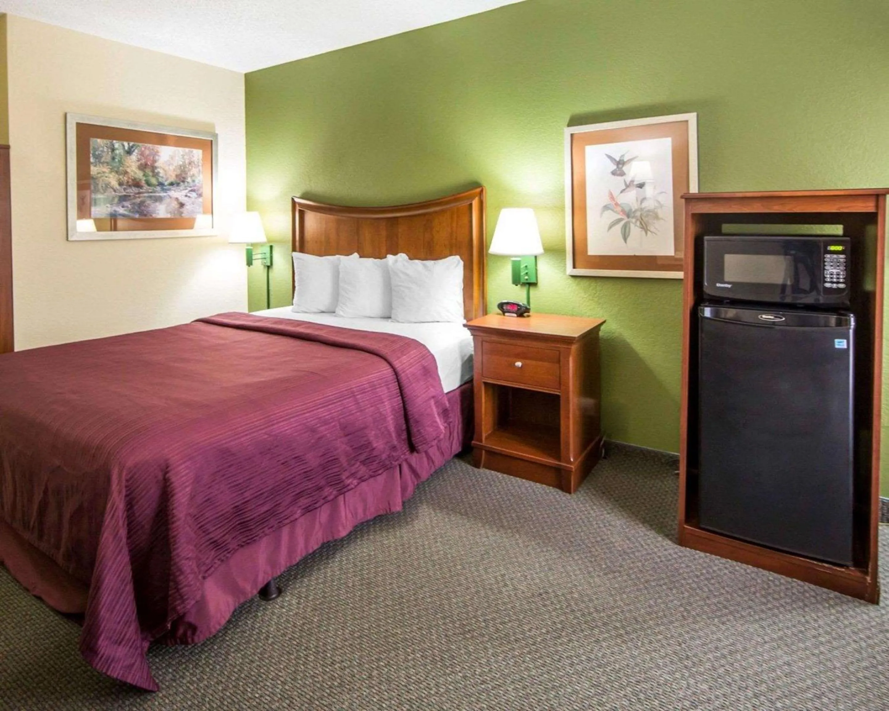 Photo of the whole room, Bed in Quality Inn Merchants Drive