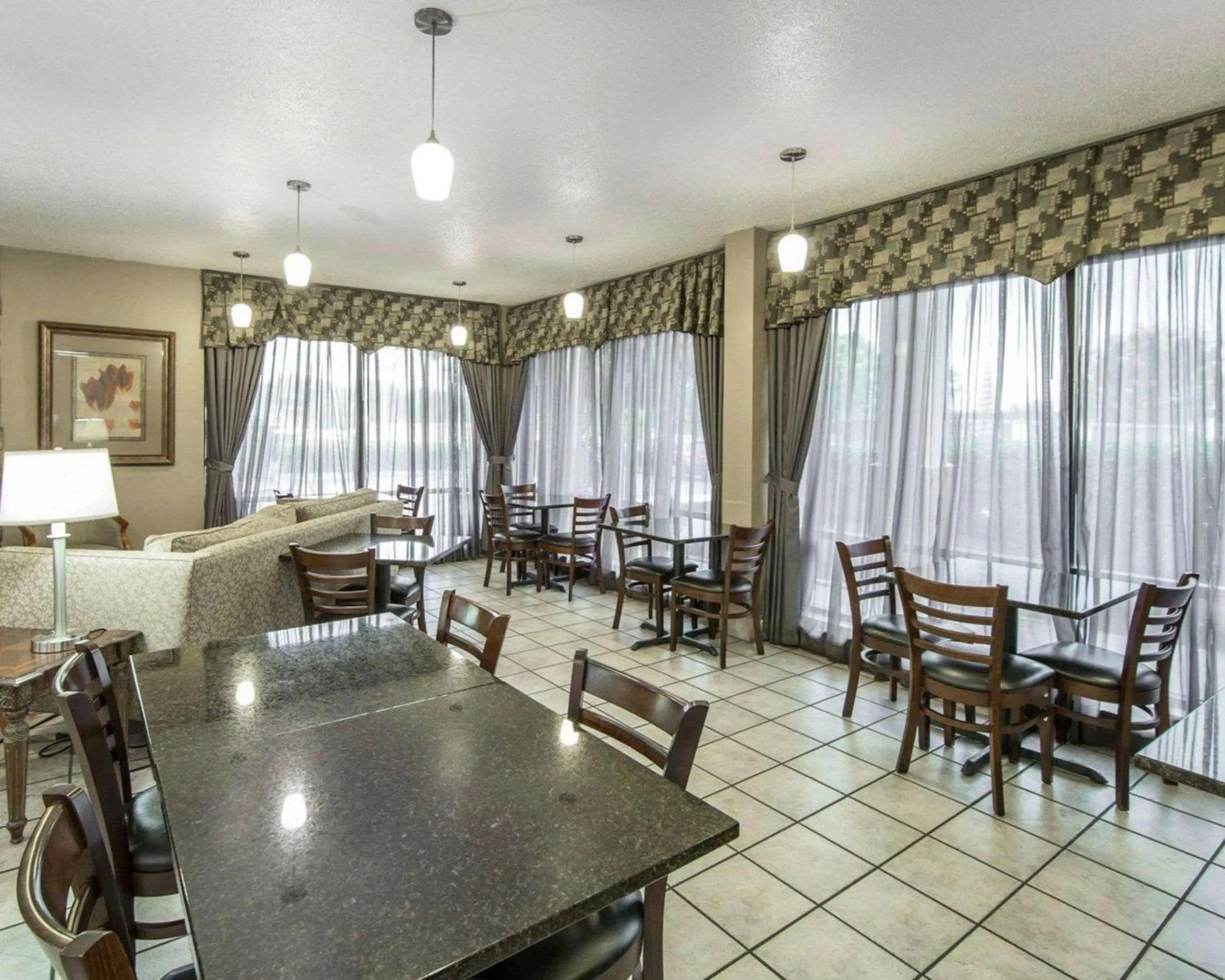 Restaurant/places to eat in Quality Inn Merchants Drive