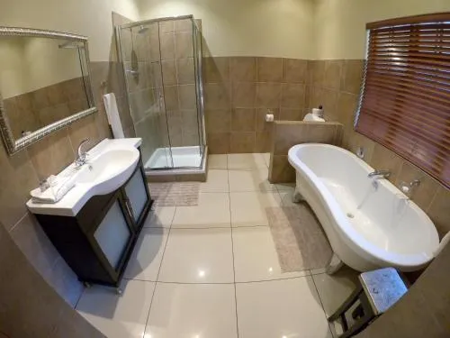 Tuskers Bush Lodge B&B