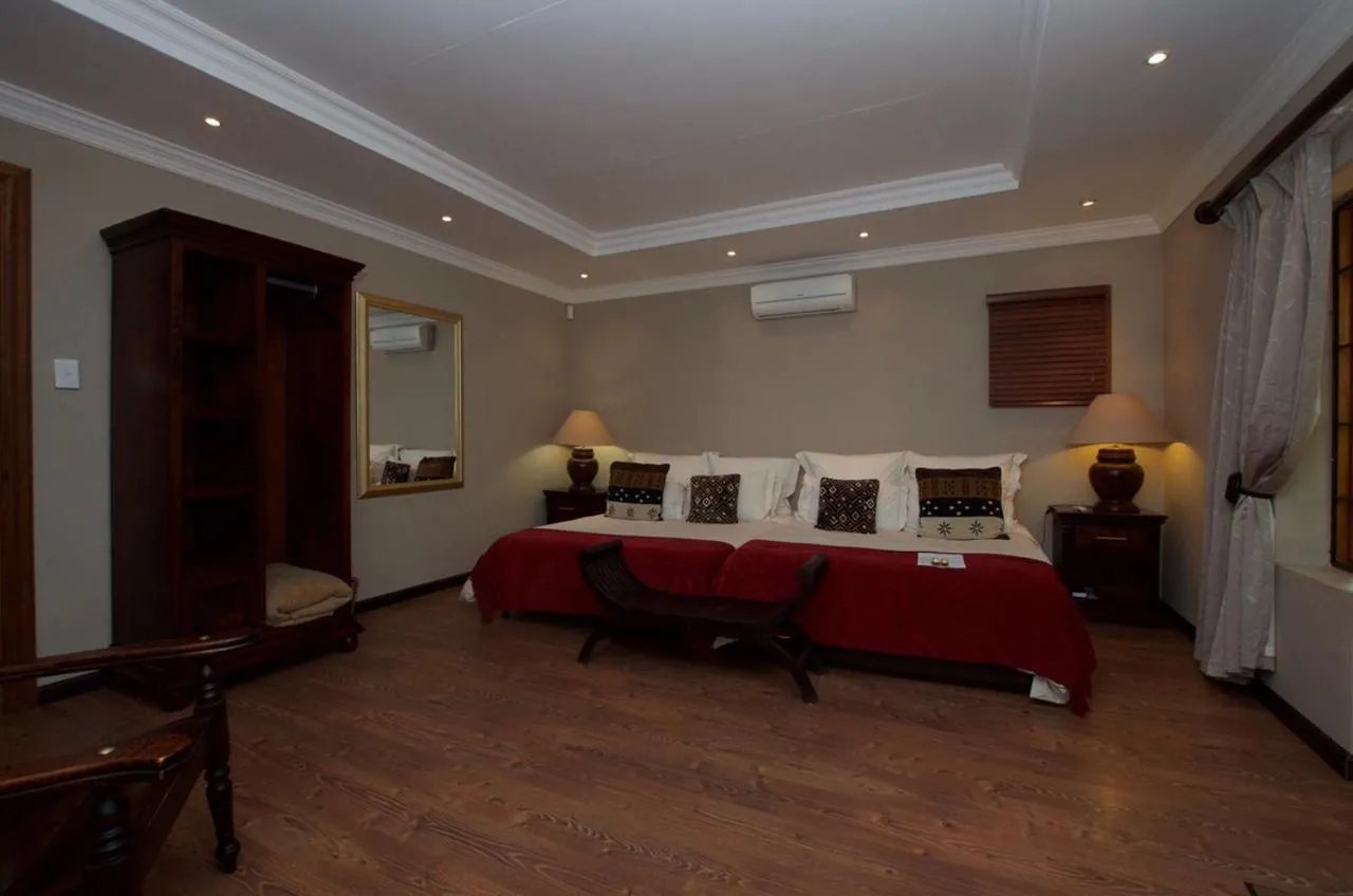 Photo of the whole room, Bed in Tuskers Bush Lodge B&B