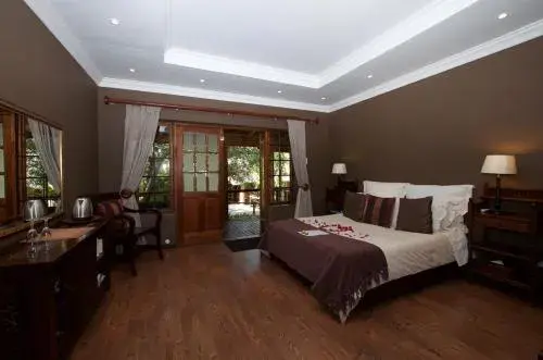 Tuskers Bush Lodge B&B Tuskers Bush Lodge B&B