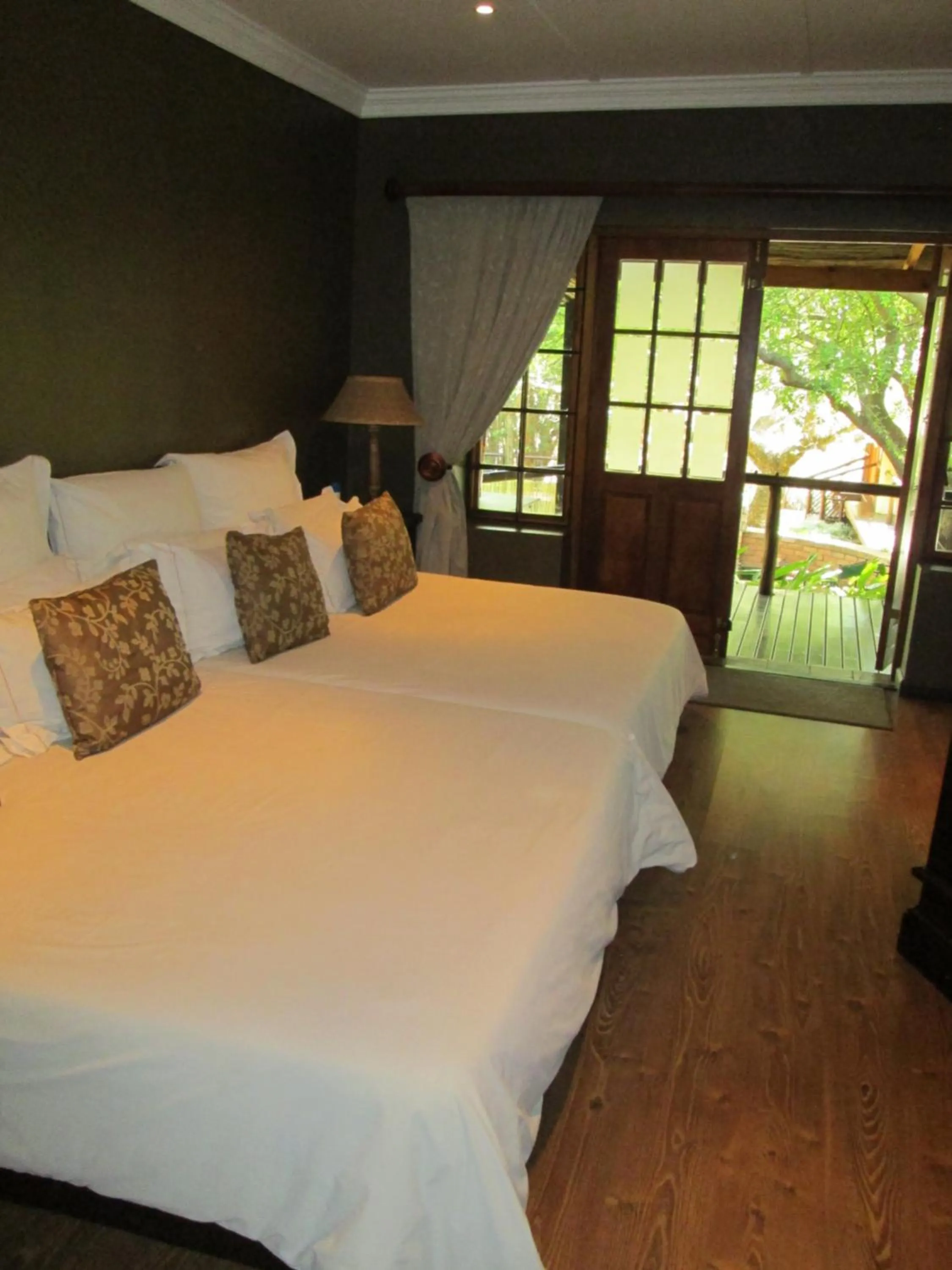 Bedroom, Bed in Tuskers Bush Lodge B&B