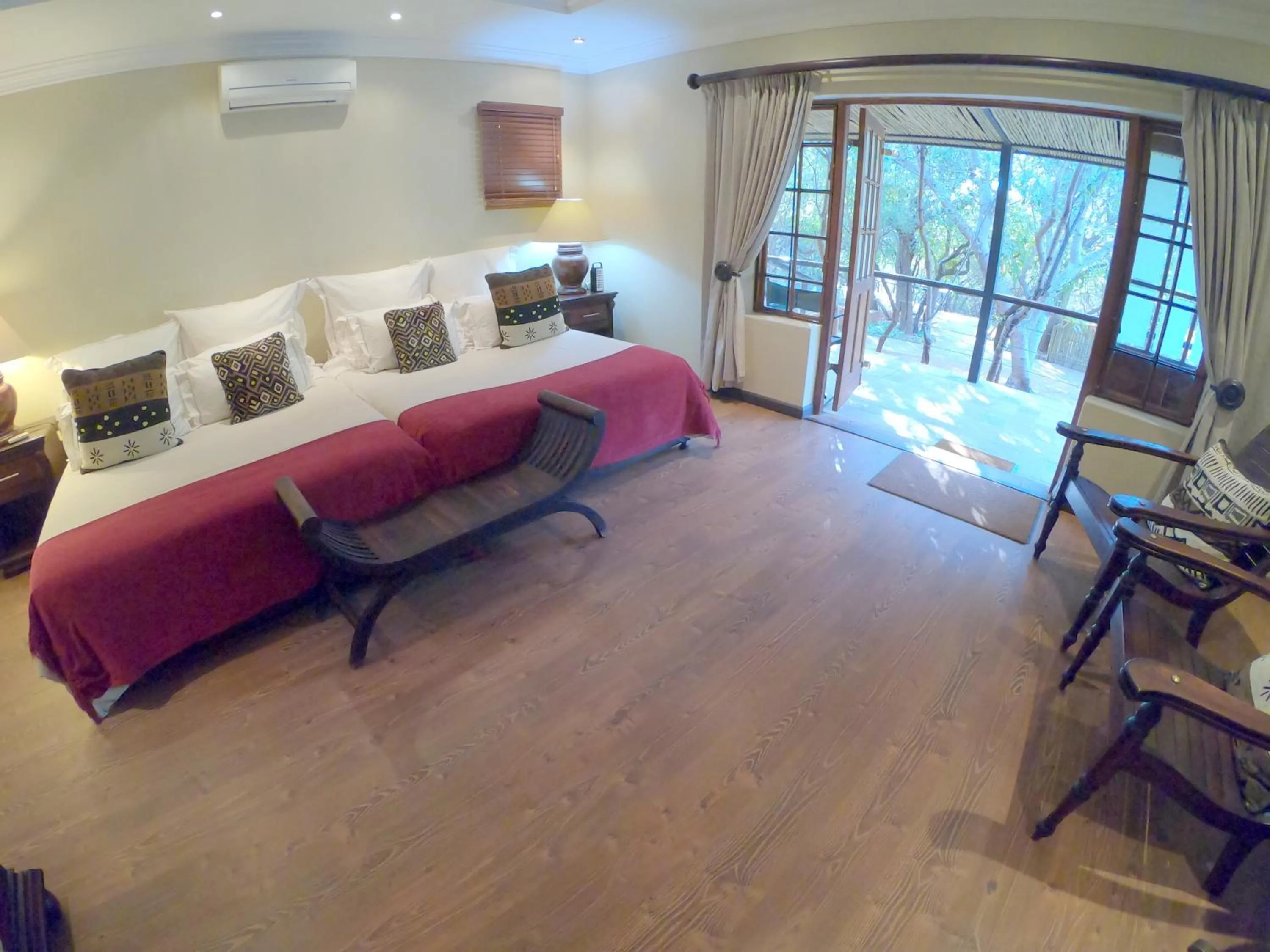 Bed in Tuskers Bush Lodge B&B