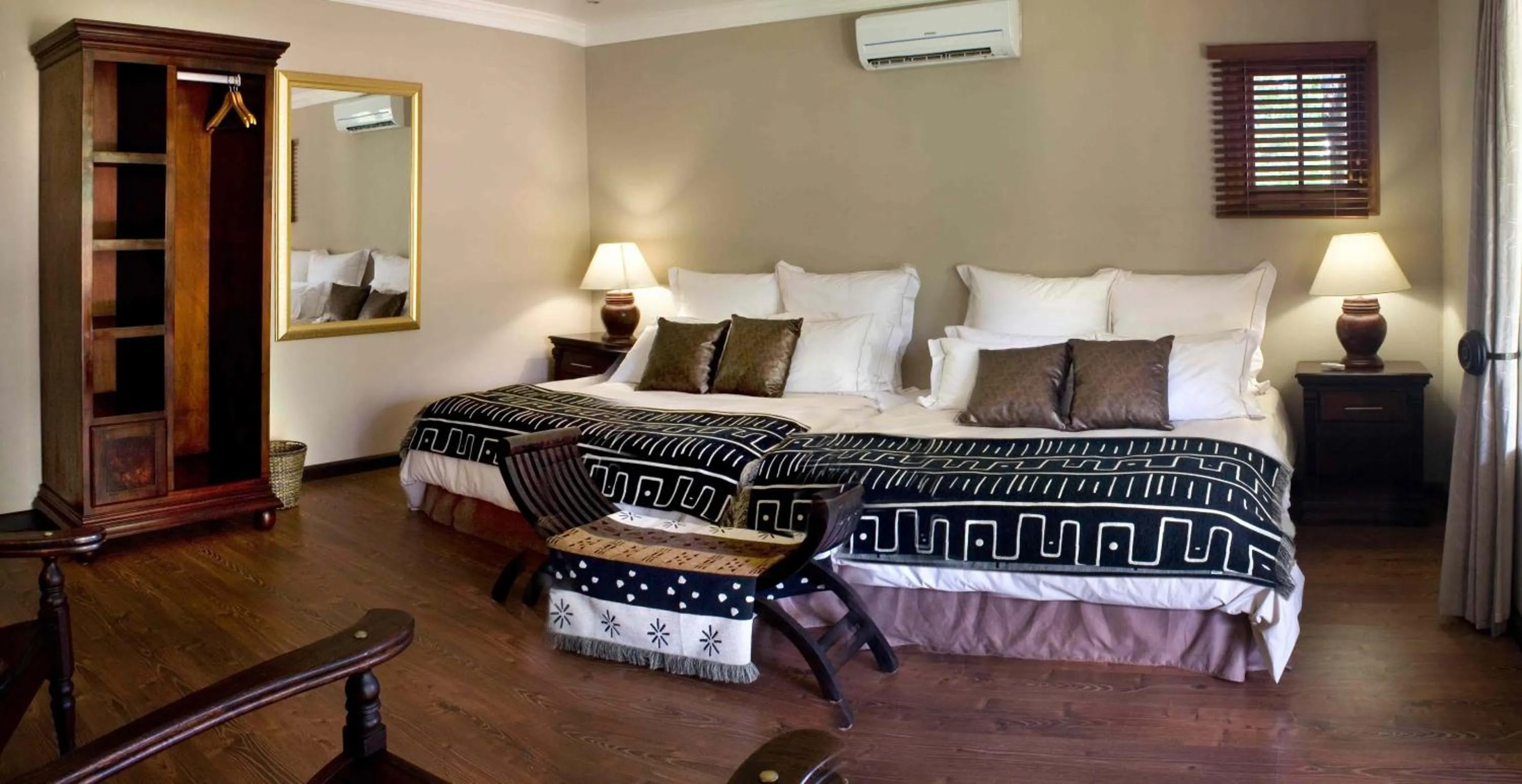 Bedroom, Bed in Tuskers Bush Lodge B&B