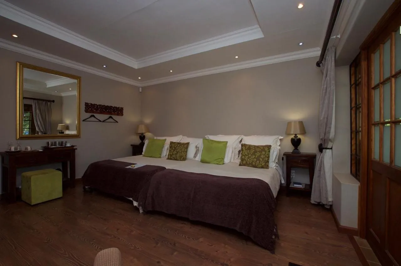 Bedroom, Bed in Tuskers Bush Lodge B&B