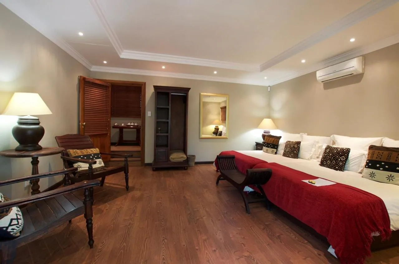 Bedroom, Bed in Tuskers Bush Lodge B&B