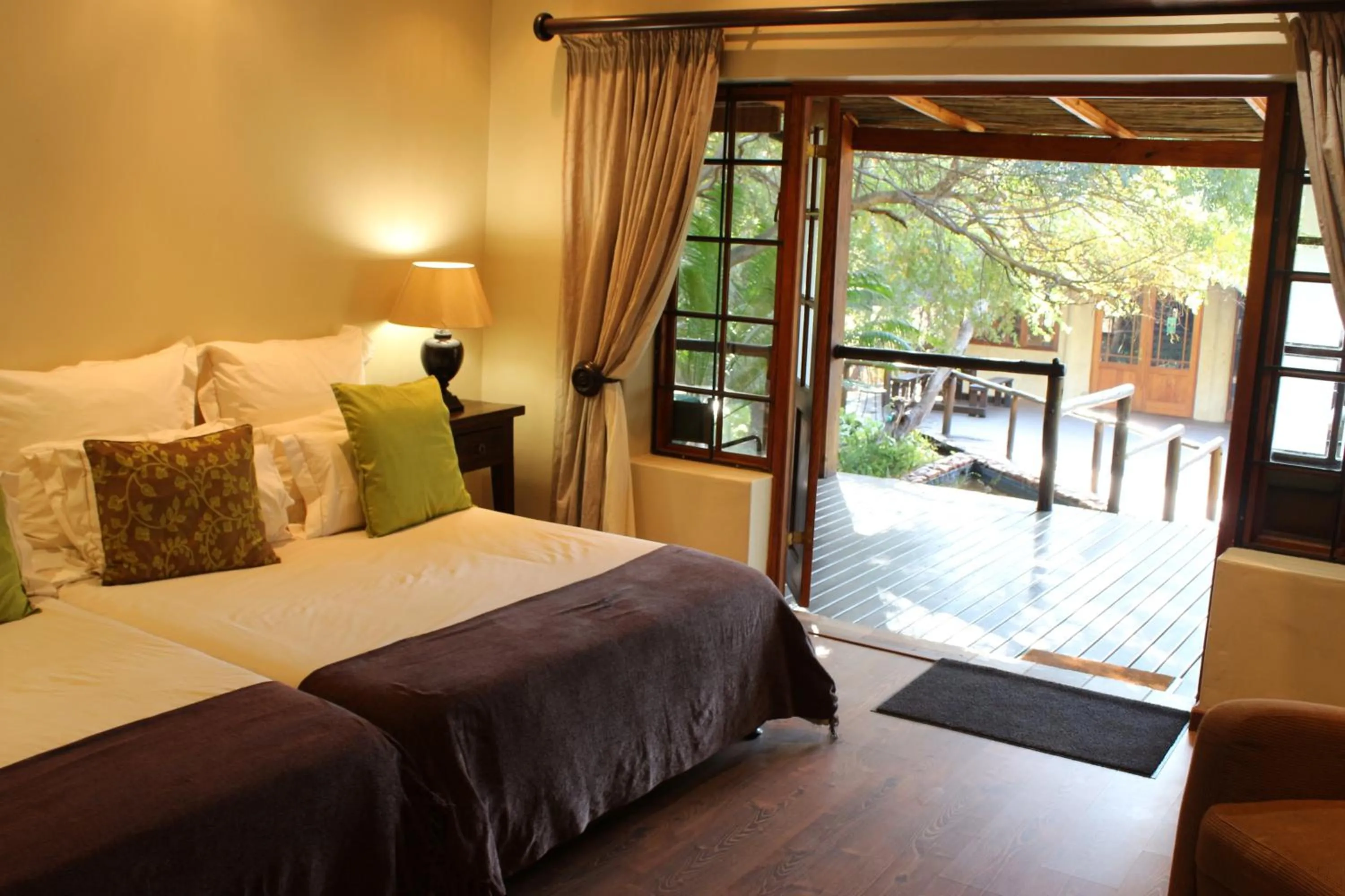 Bedroom, Bed in Tuskers Bush Lodge B&B