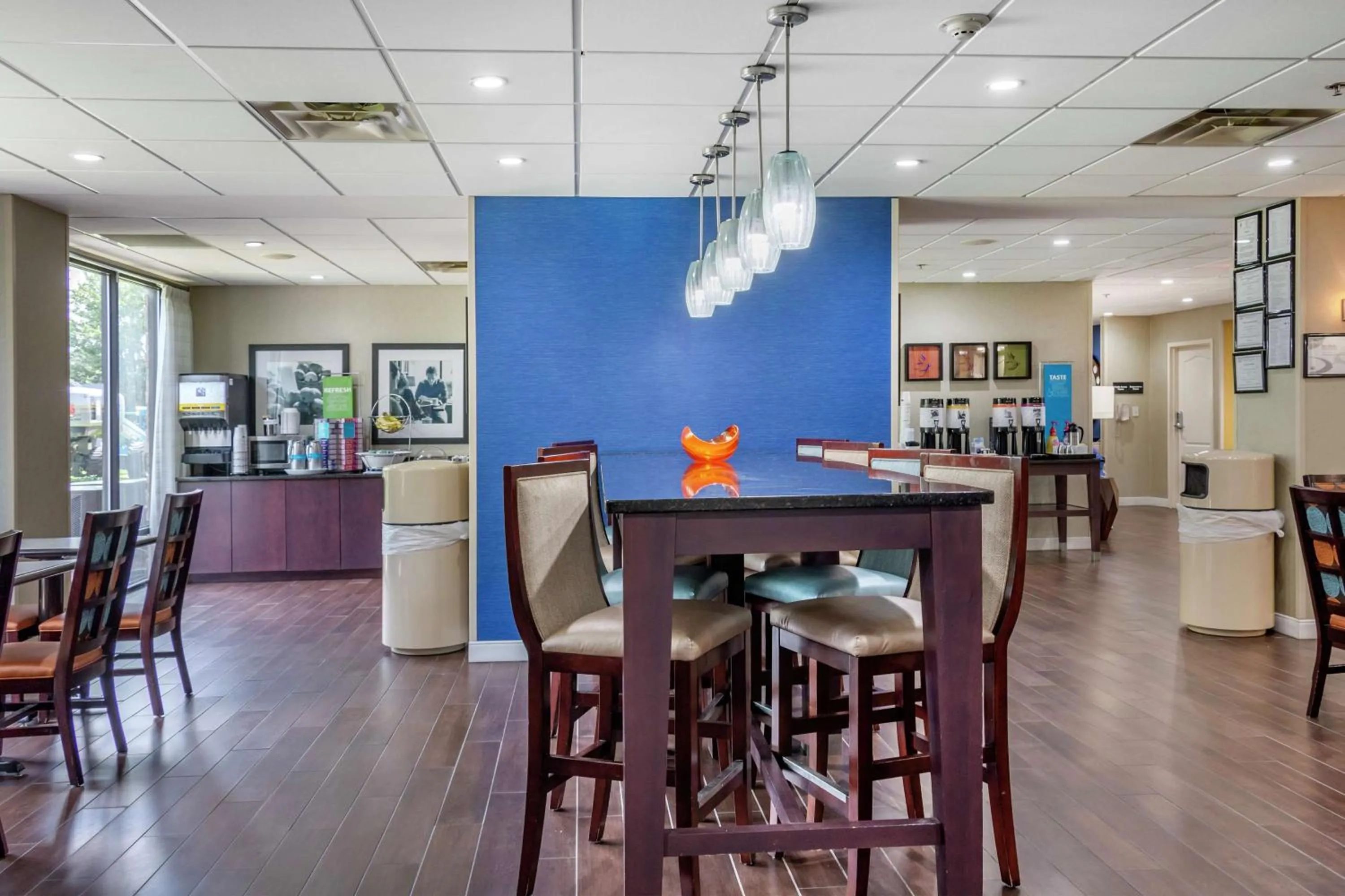 Breakfast in Hampton Inn Adel