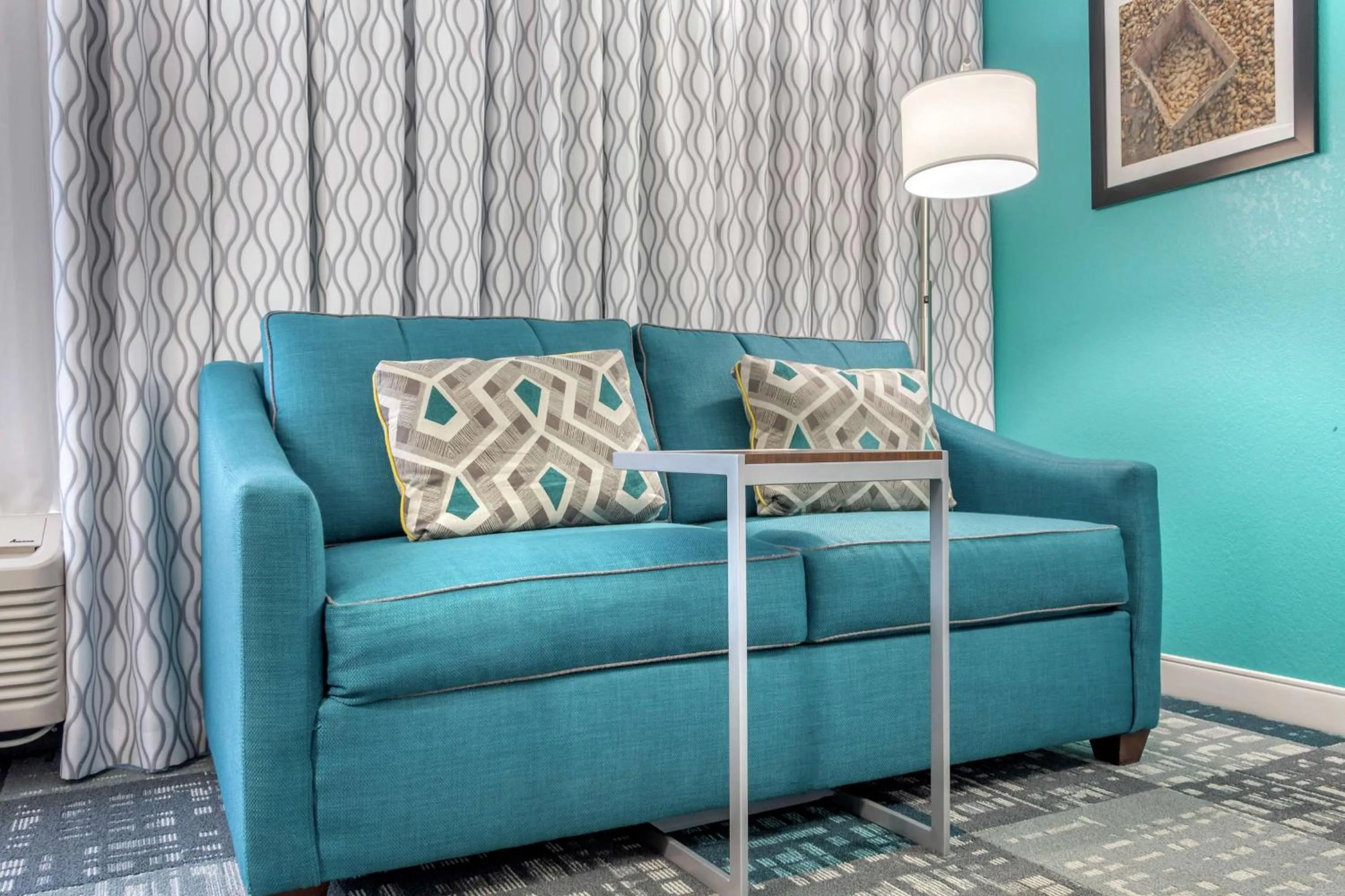 Living room in Hampton Inn Adel