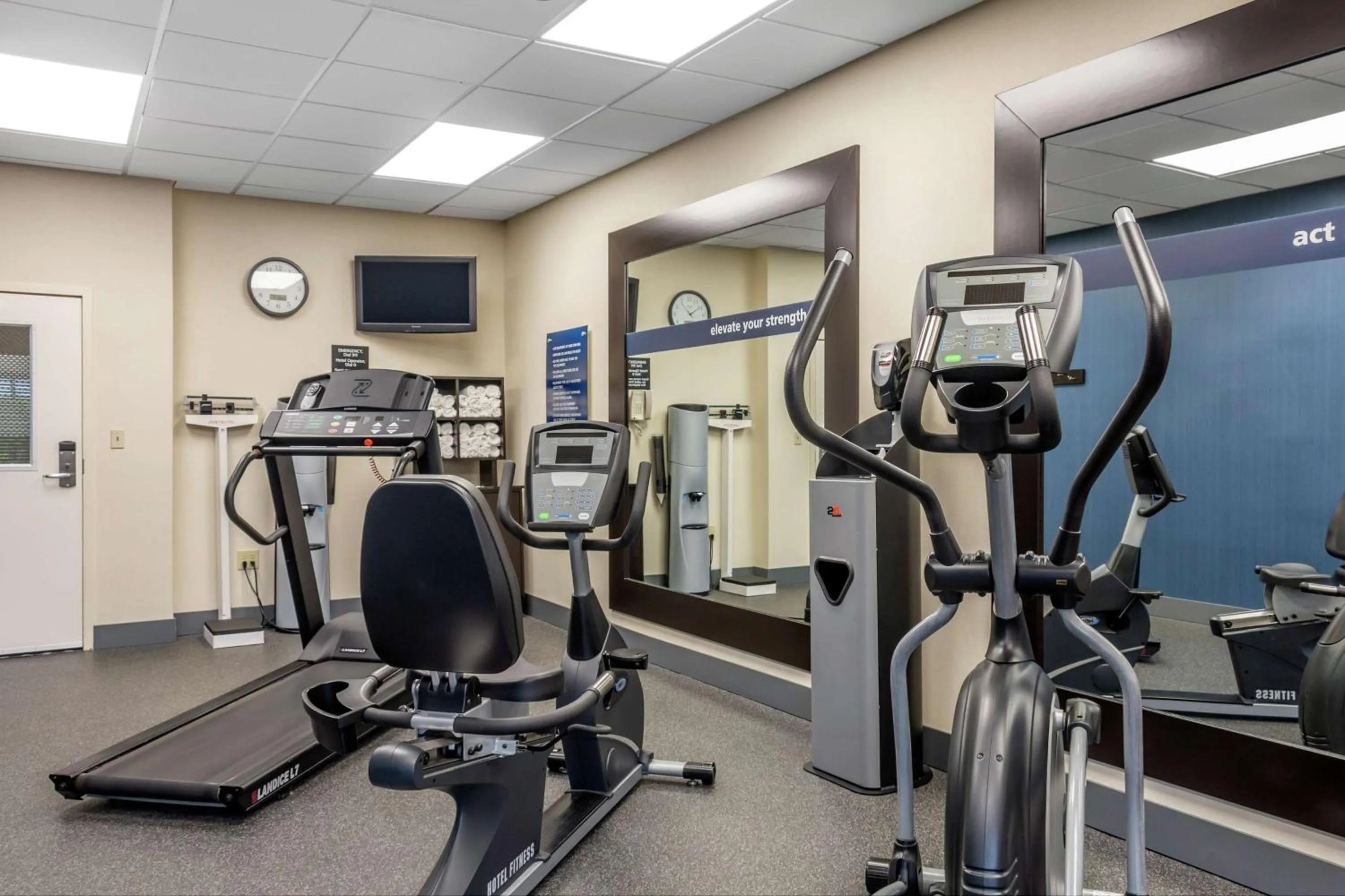 Fitness centre/facilities in Hampton Inn Adel