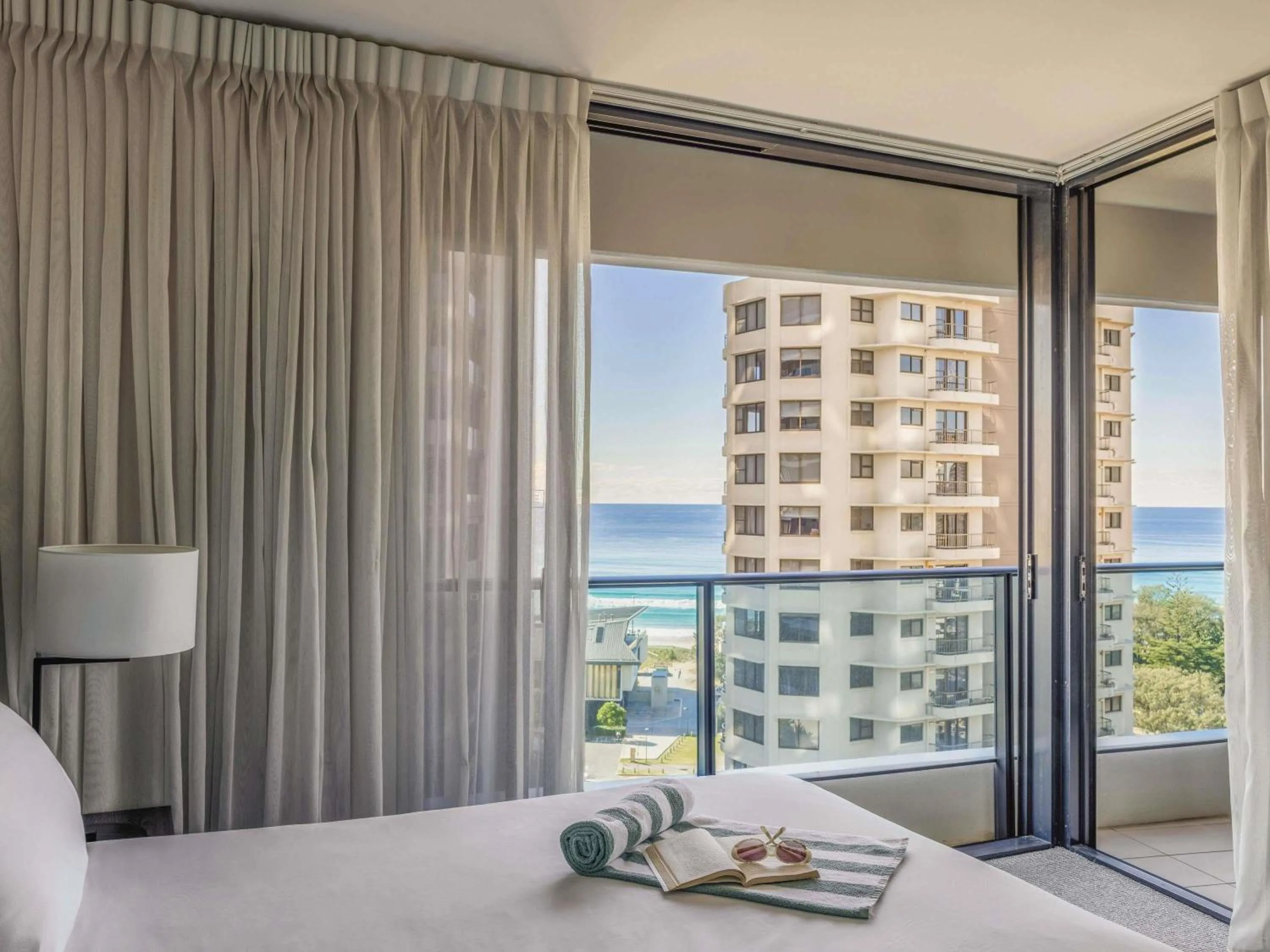 Bedroom, Bed in Peppers Broadbeach