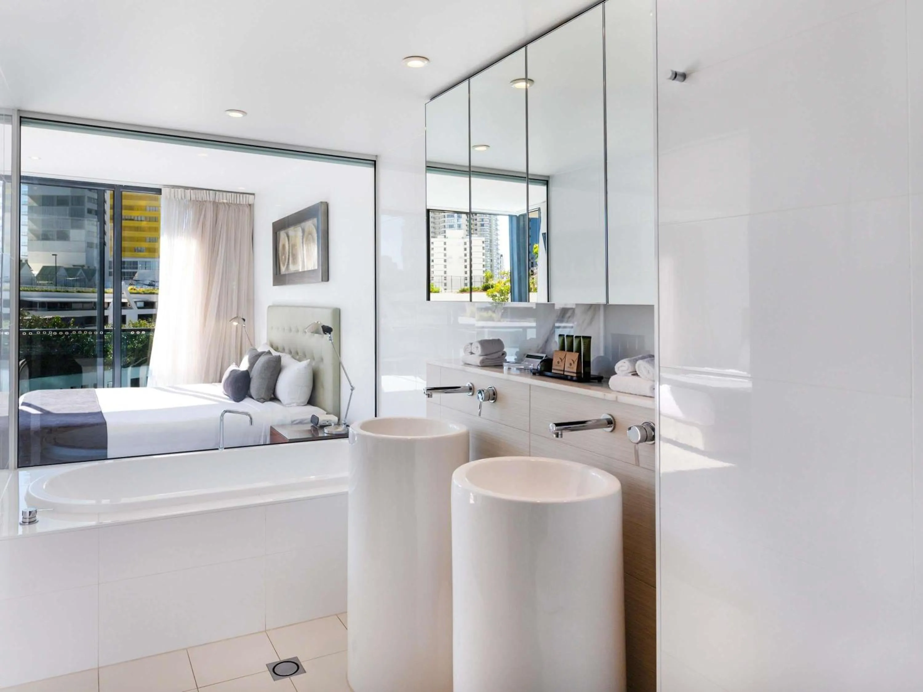 Bedroom, Bed in Peppers Broadbeach