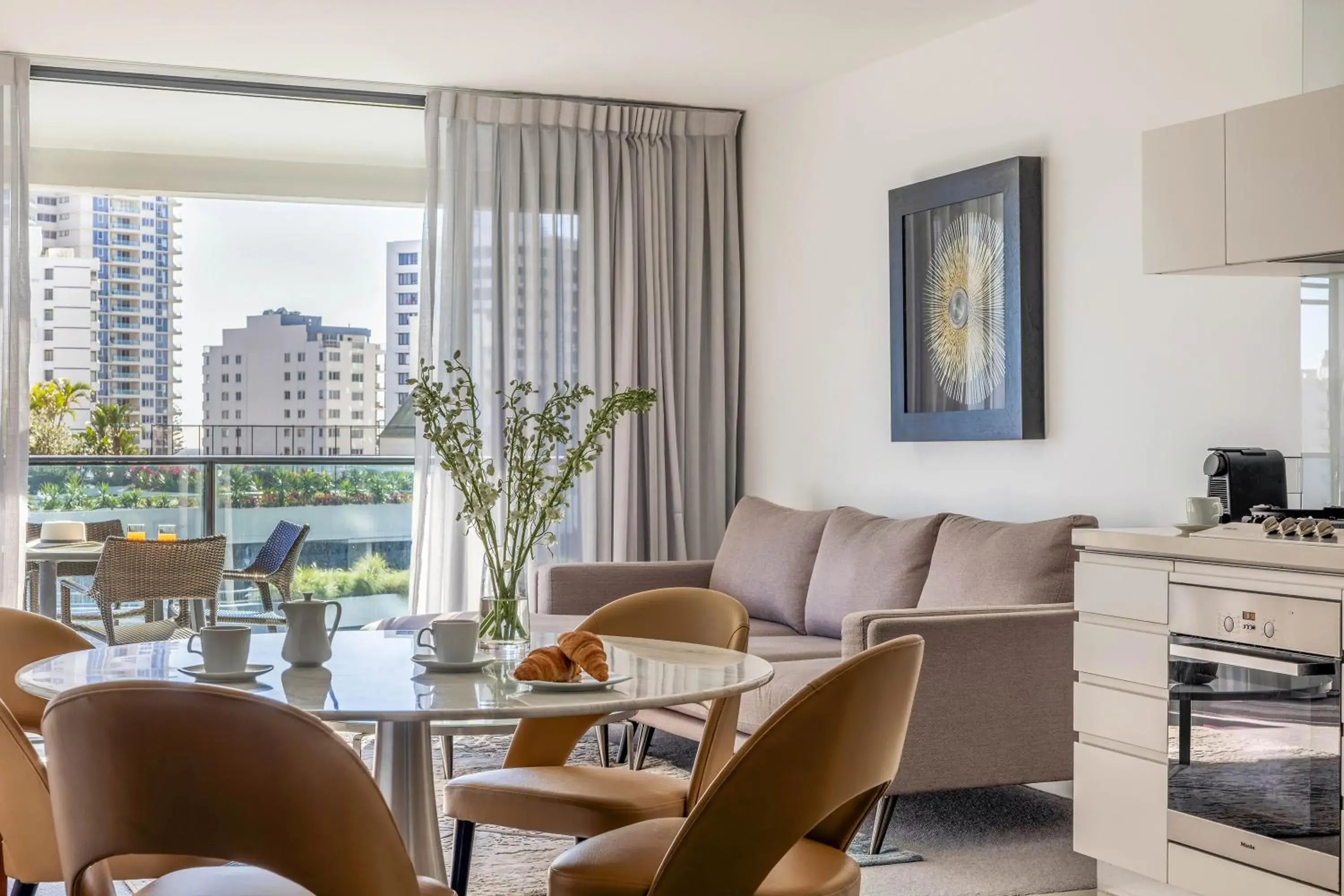 Living room in Peppers Broadbeach Living room in Peppers Broadbeach