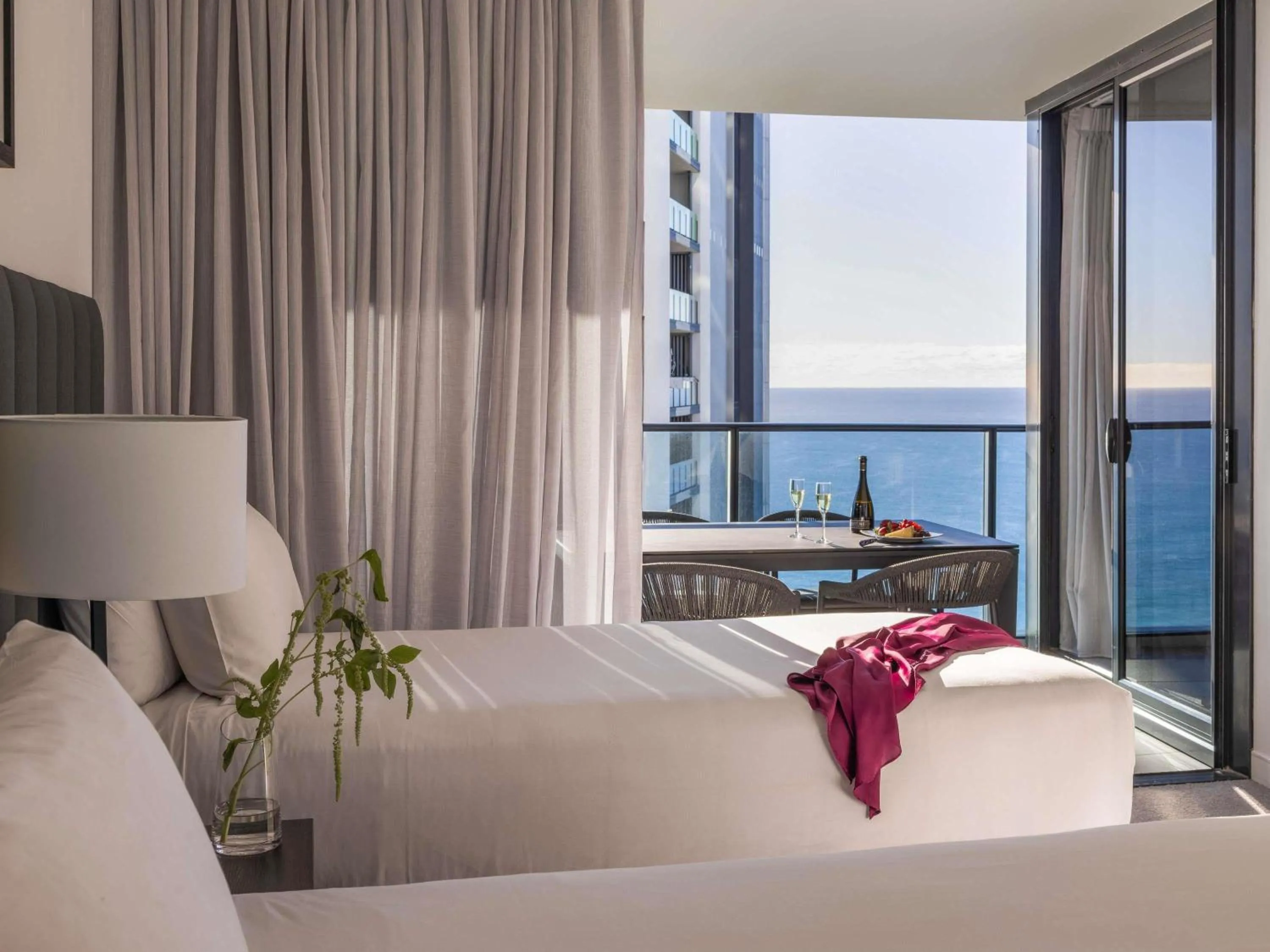 Bedroom, Bed in Peppers Broadbeach