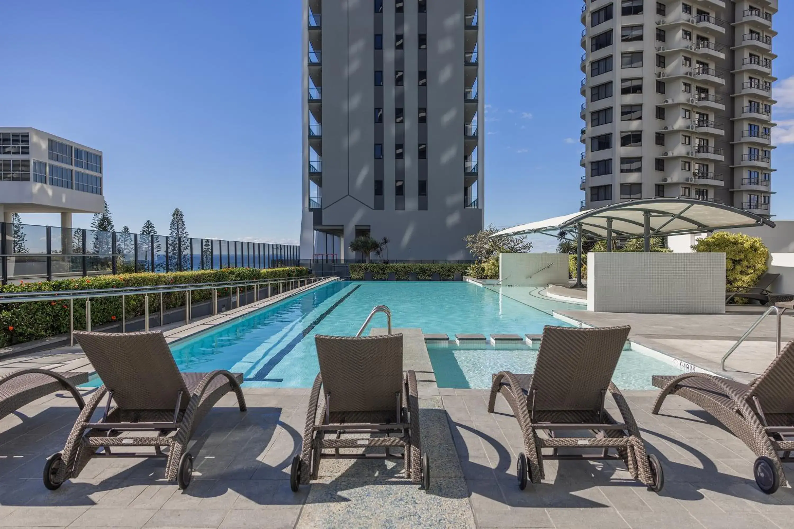 Swimming pool in Peppers Broadbeach Swimming pool in Peppers Broadbeach