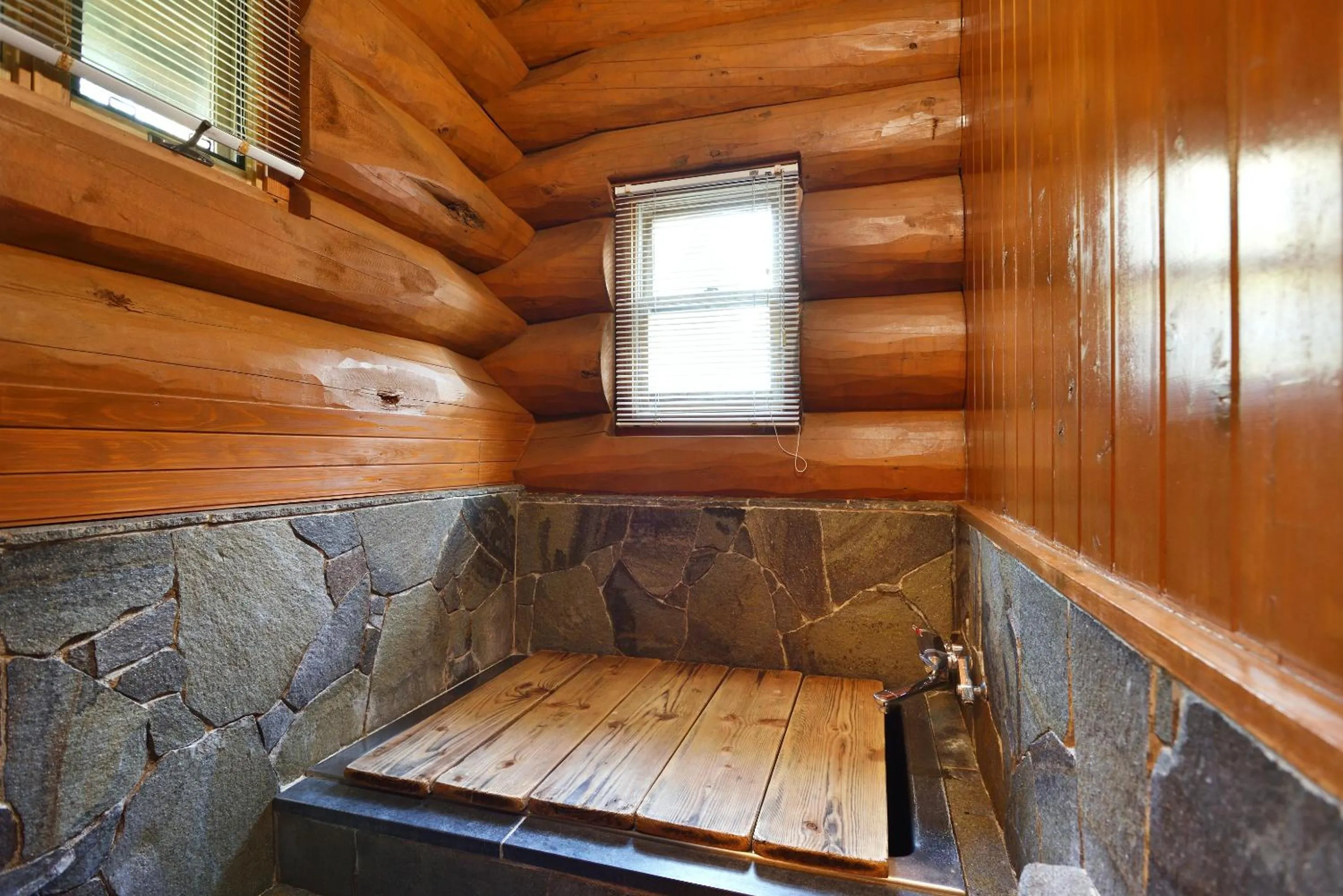 Bathroom in Rental Log UrubeVillage