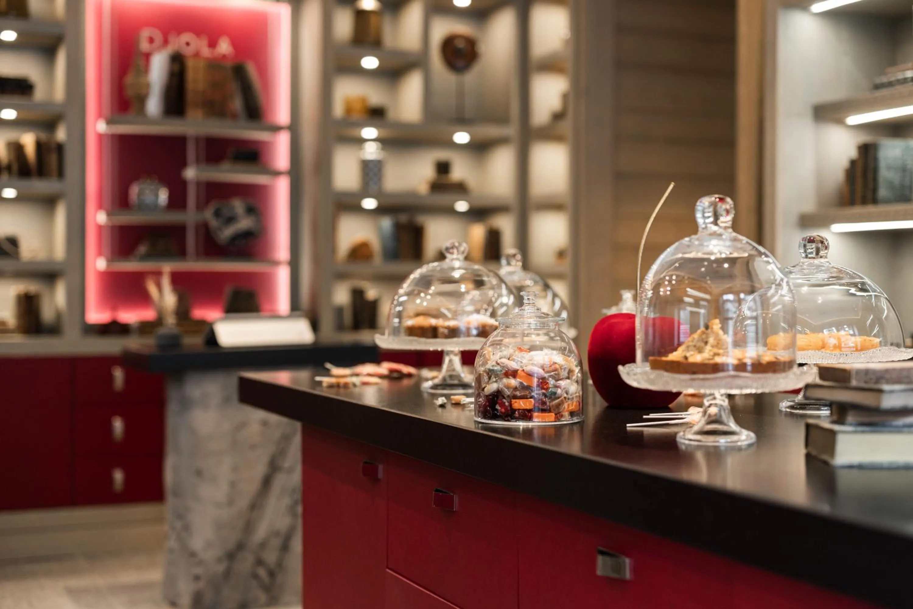 Restaurant/places to eat in Le K2 Djola