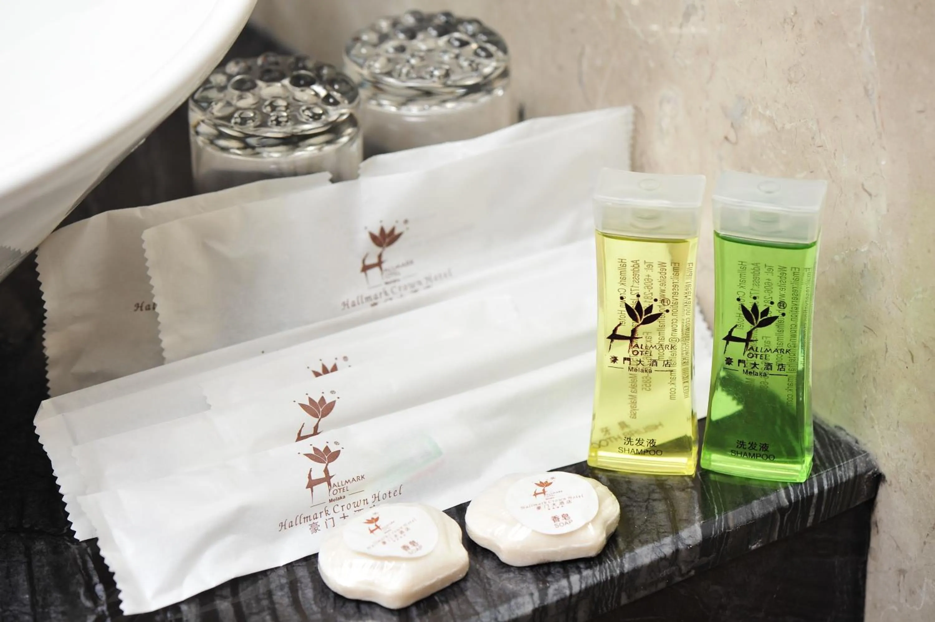 Shower, Bed in Hallmark Leisure Hotel