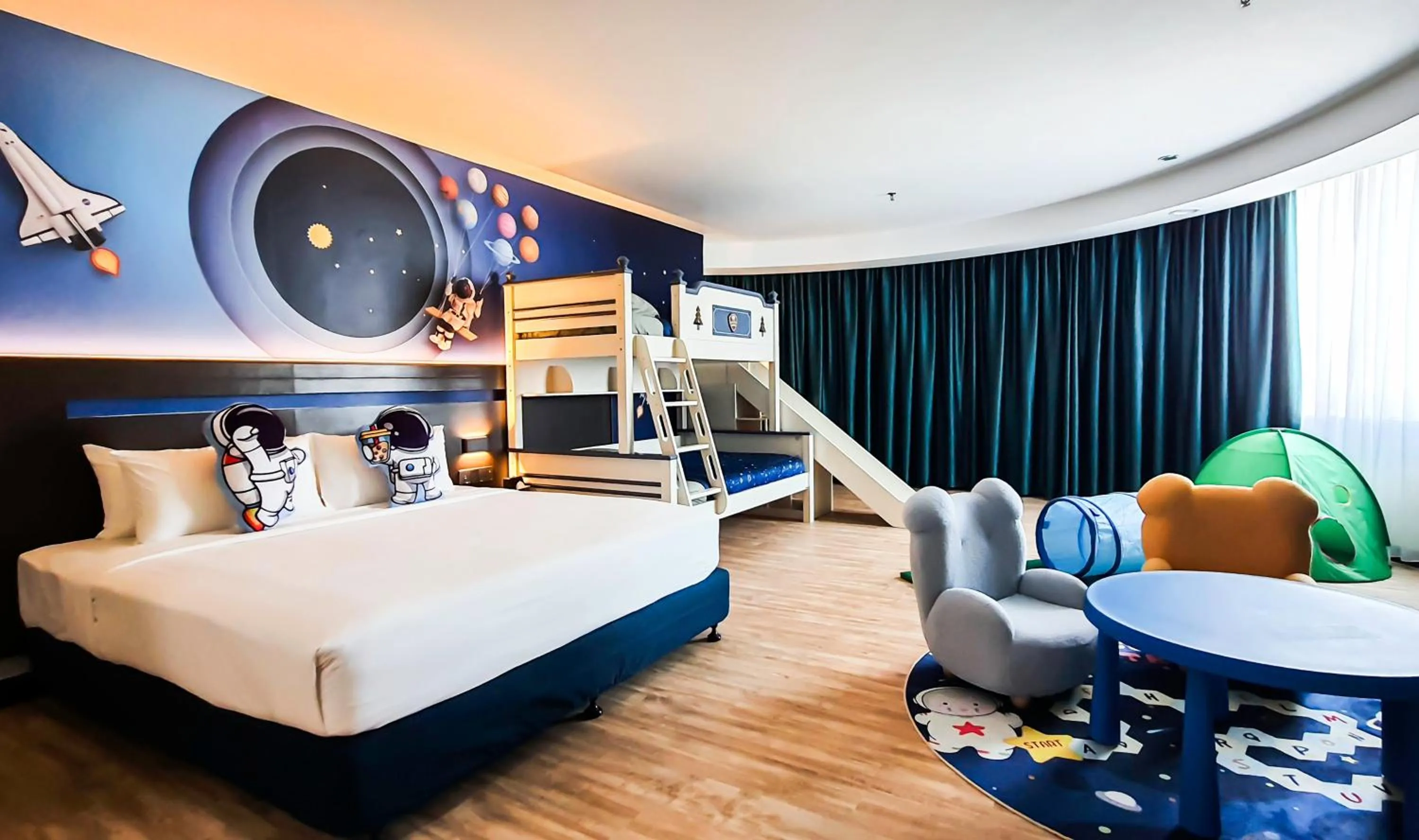 Bed in Premiere Hotel - Complimentary Shuttle to Klang Wholesale Market