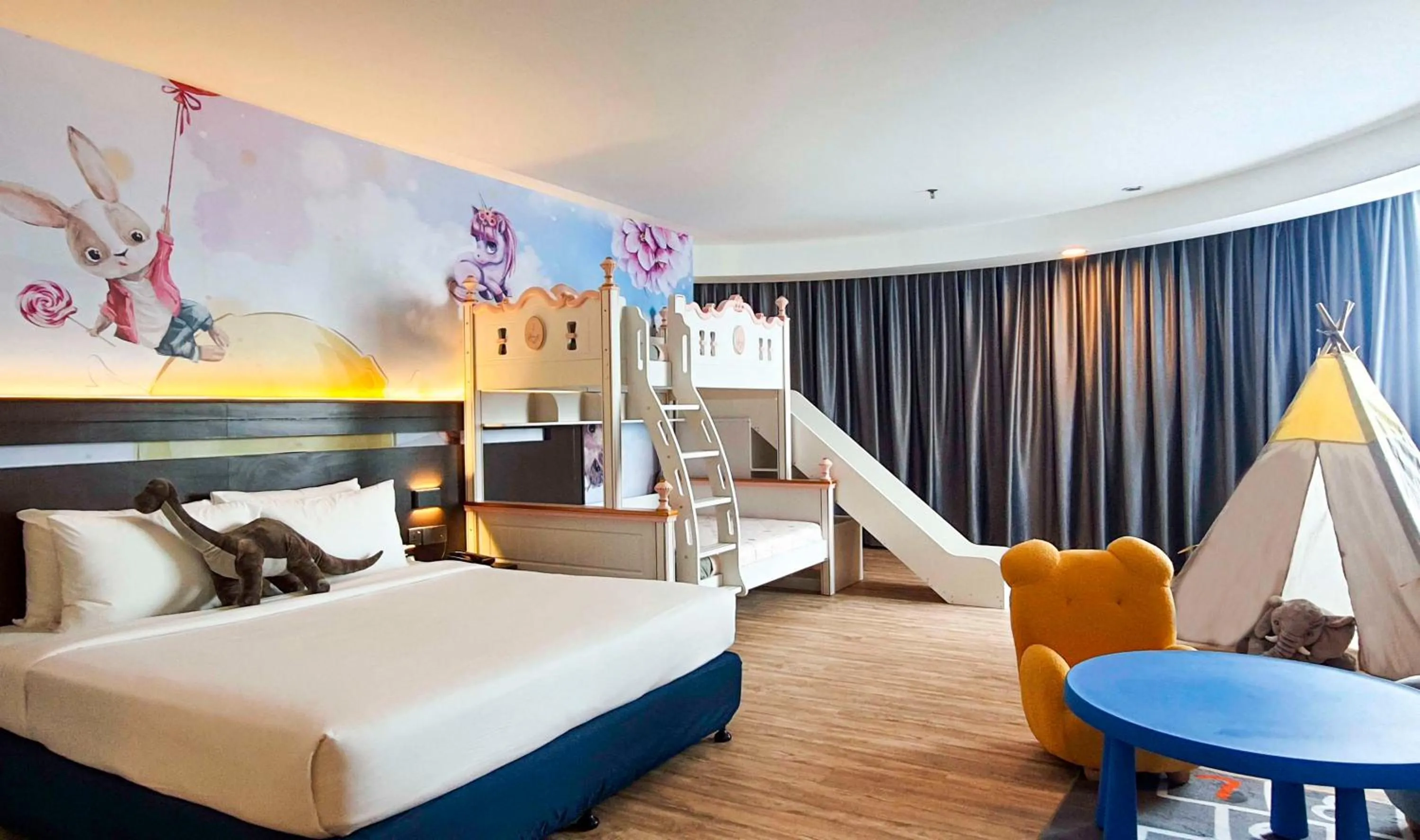 Bed in Premiere Hotel - Complimentary Shuttle to Klang Wholesale Market