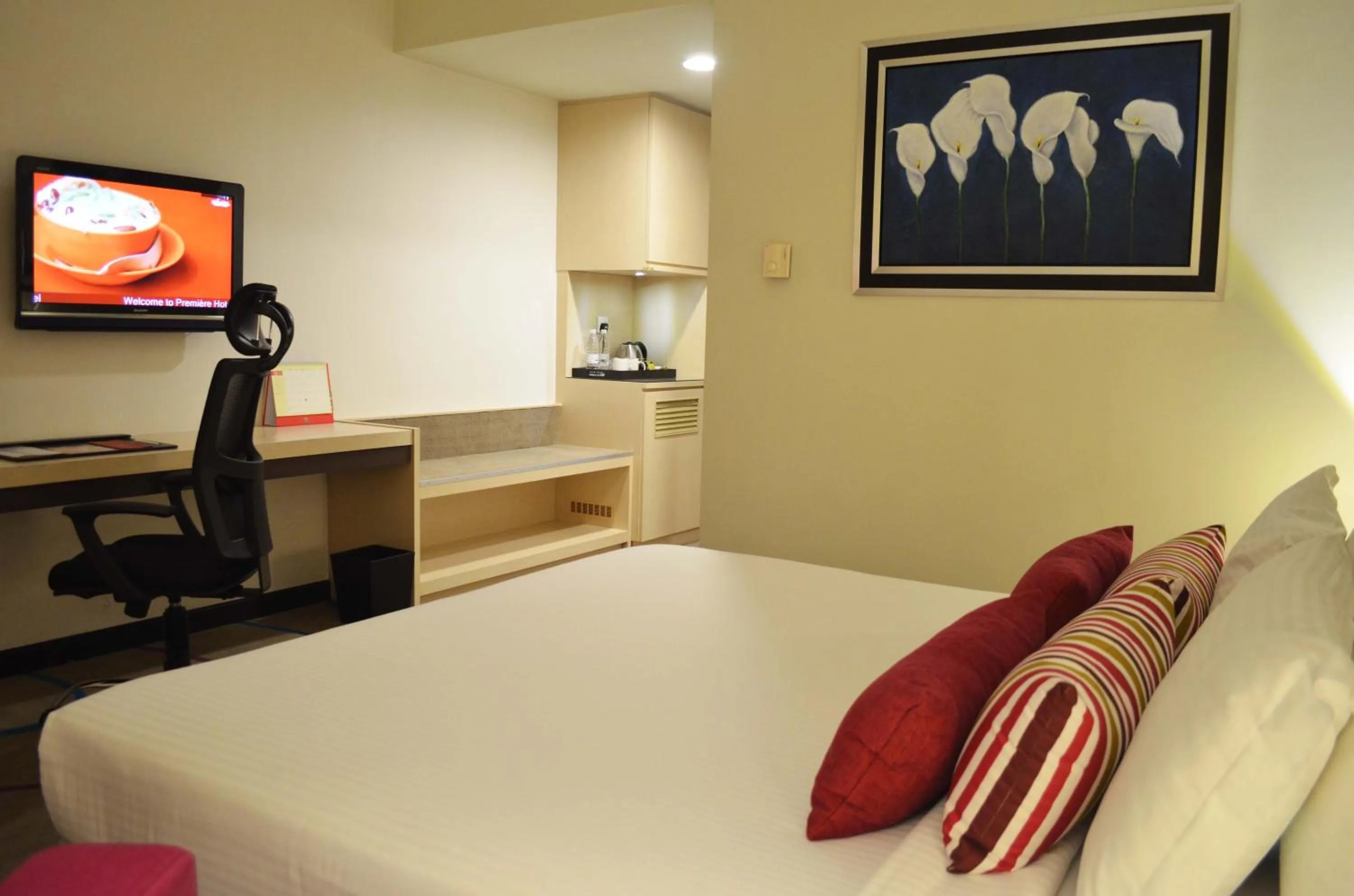 Bed in Premiere Hotel - Complimentary Shuttle to Klang Wholesale Market