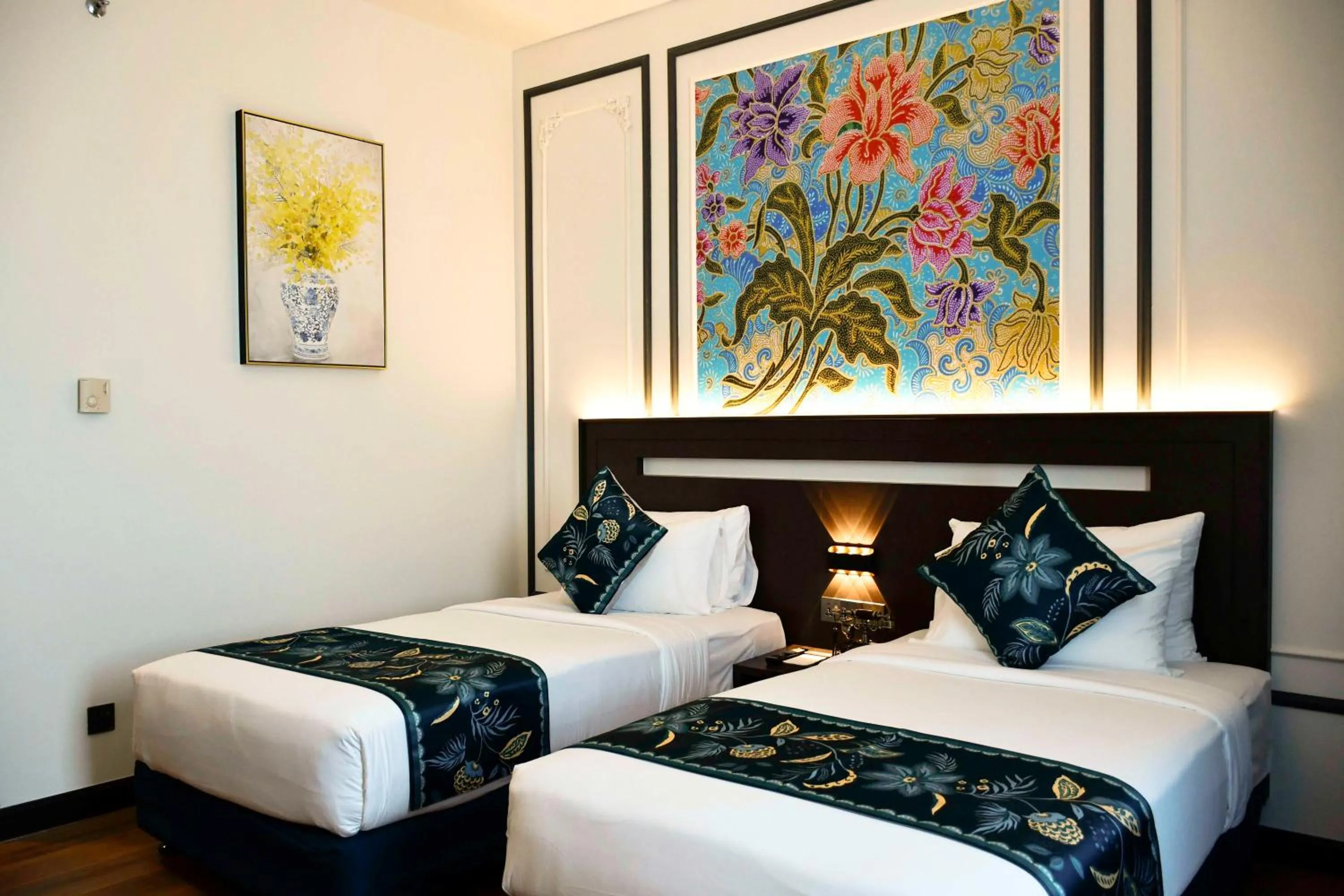 Bed in Premiere Hotel - Complimentary Shuttle to Klang Wholesale Market