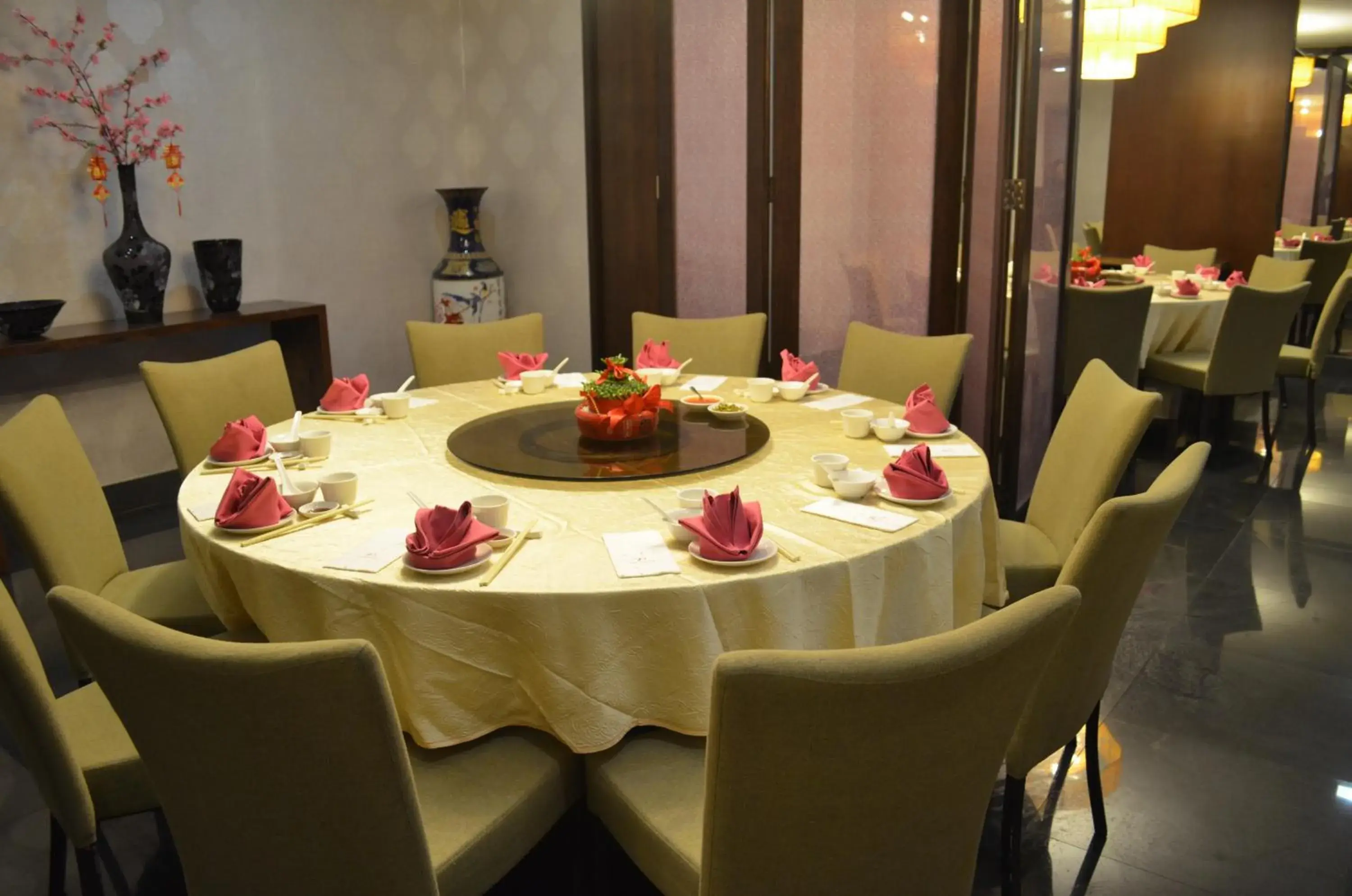 Banquet/Function facilities, Restaurant/Places to Eat in Premiere Hotel