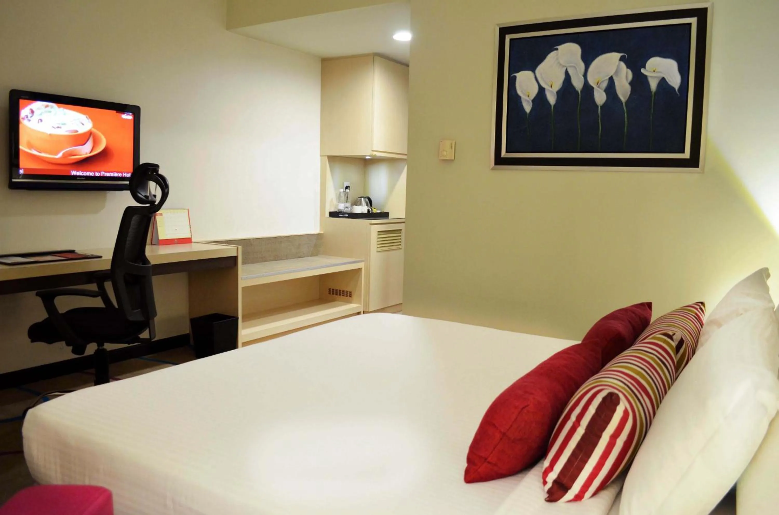 Bedroom, Bed in Premiere Hotel - Complimentary Shuttle to Klang Wholesale Market