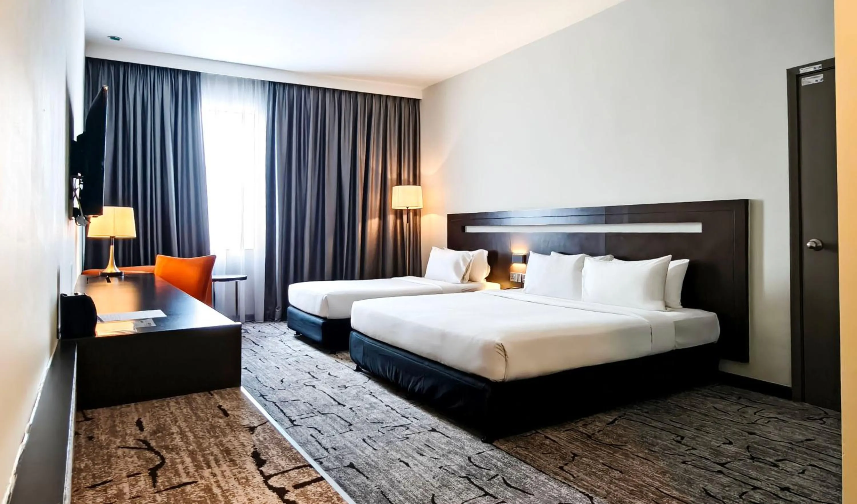 Bed in Premiere Hotel - Complimentary Shuttle to Klang Wholesale Market