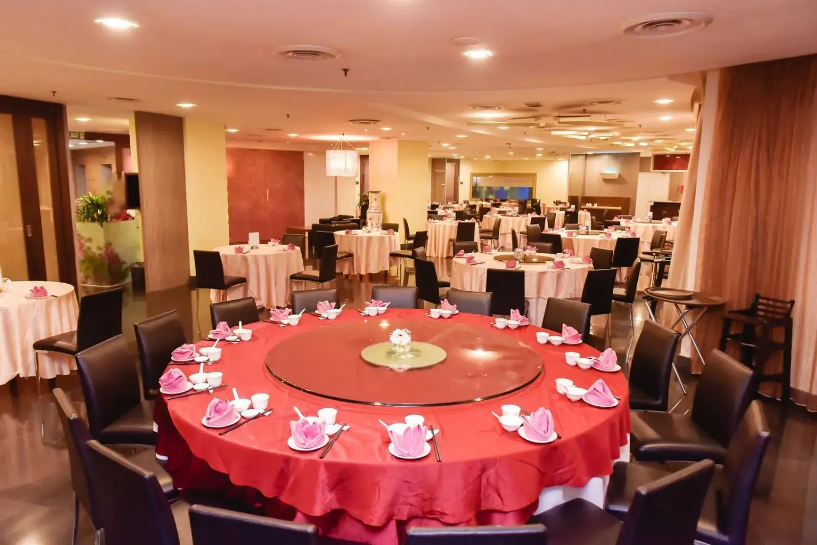 Restaurant/places to eat in Premiere Hotel - Complimentary Shuttle to Klang Wholesale Market Restaurant/places to eat in Premiere Hotel - Complimentary Shuttle to Klang Wholesale Market