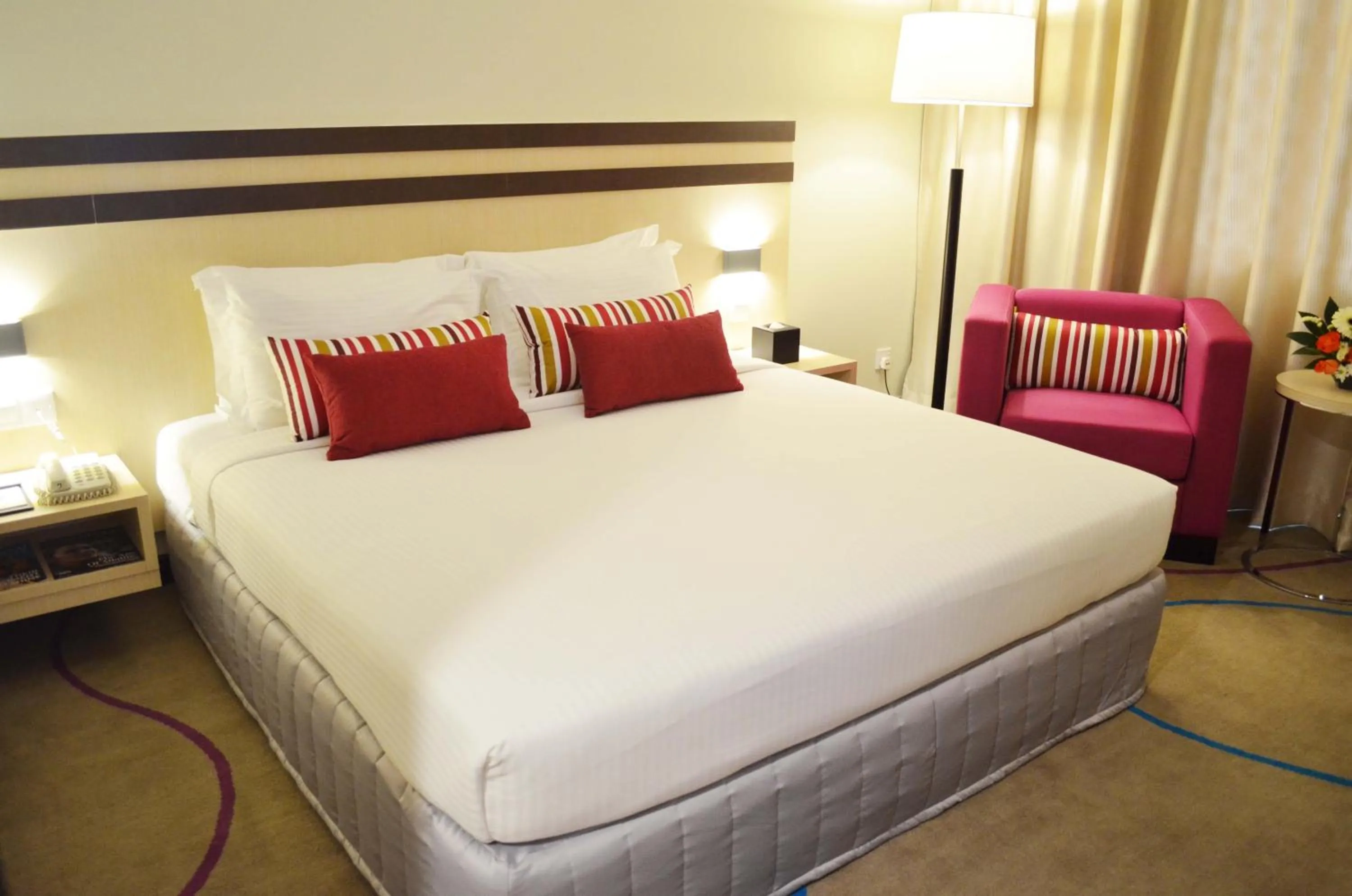 Bed in Premiere Hotel - Complimentary Shuttle to Klang Wholesale Market