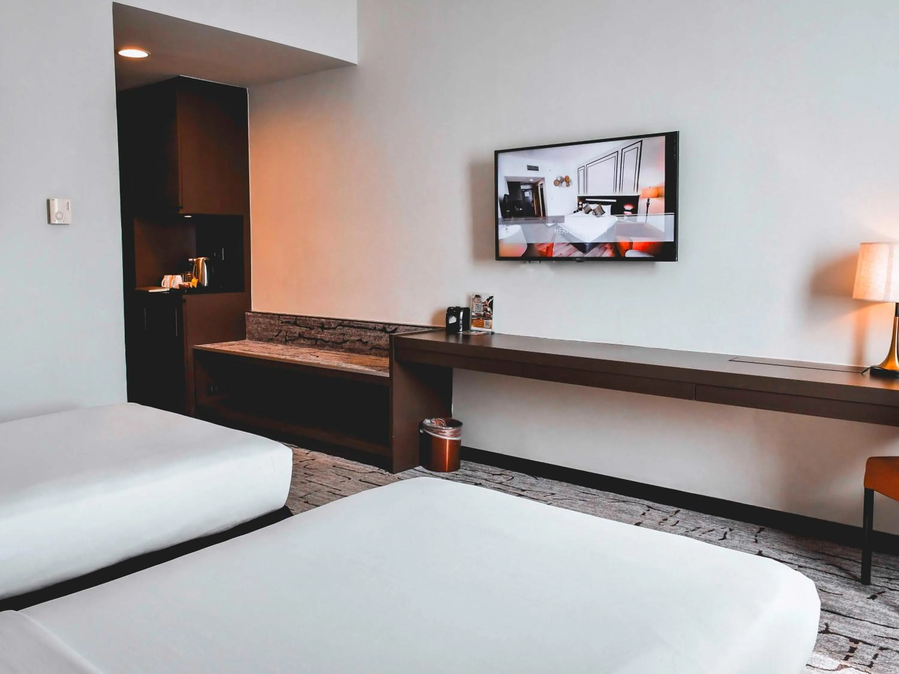 Bed in Premiere Hotel - Complimentary Shuttle to Klang Wholesale Market