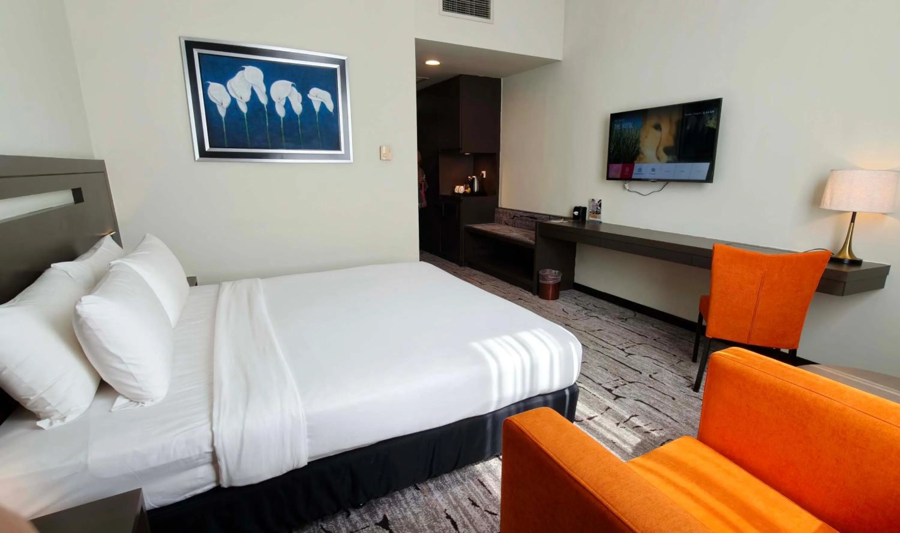 Bed in Premiere Hotel - Complimentary Shuttle to Klang Wholesale Market