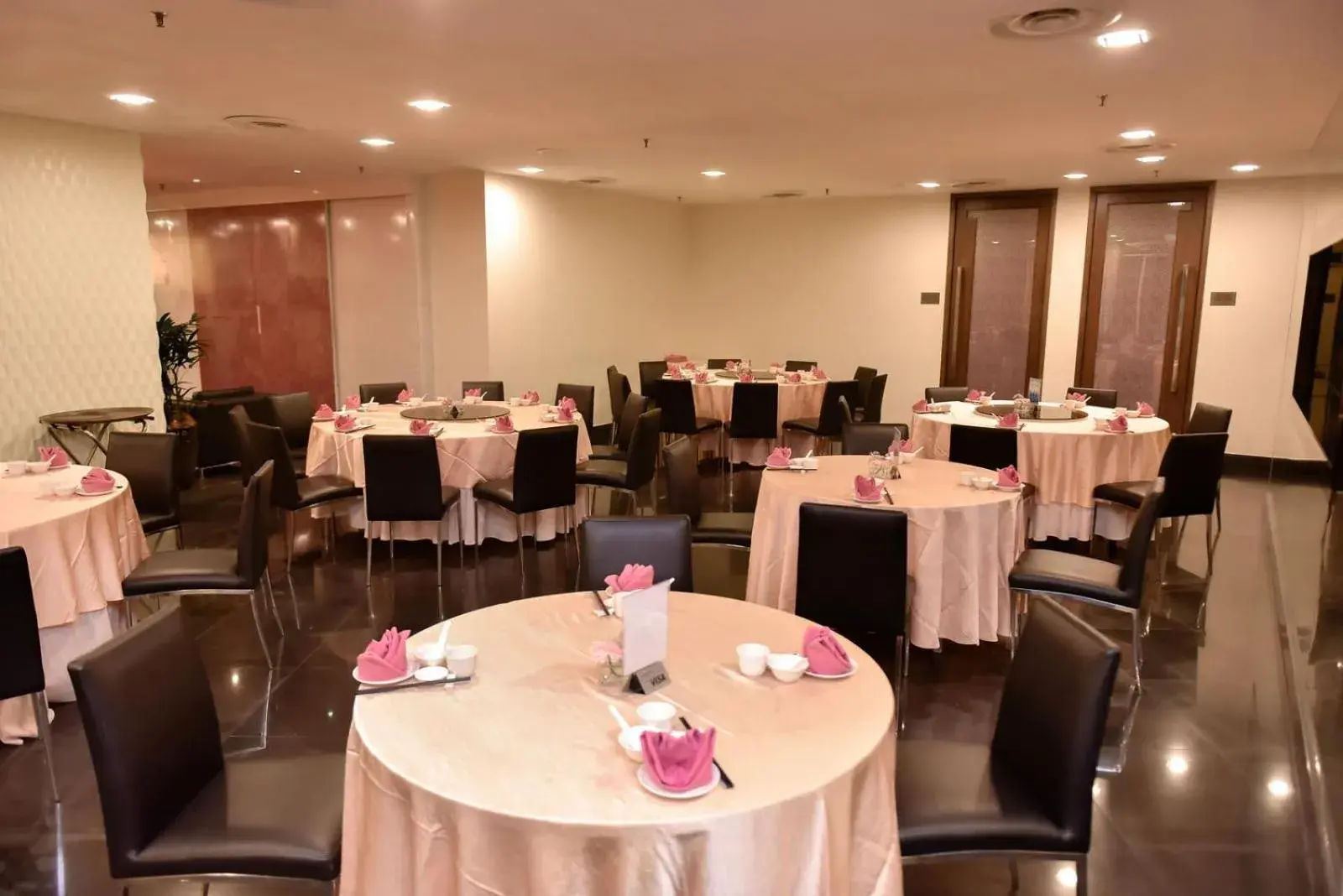 Restaurant/places to eat in Premiere Hotel - Complimentary Shuttle to Klang Wholesale Market Restaurant/places to eat in Premiere Hotel - Complimentary Shuttle to Klang Wholesale Market