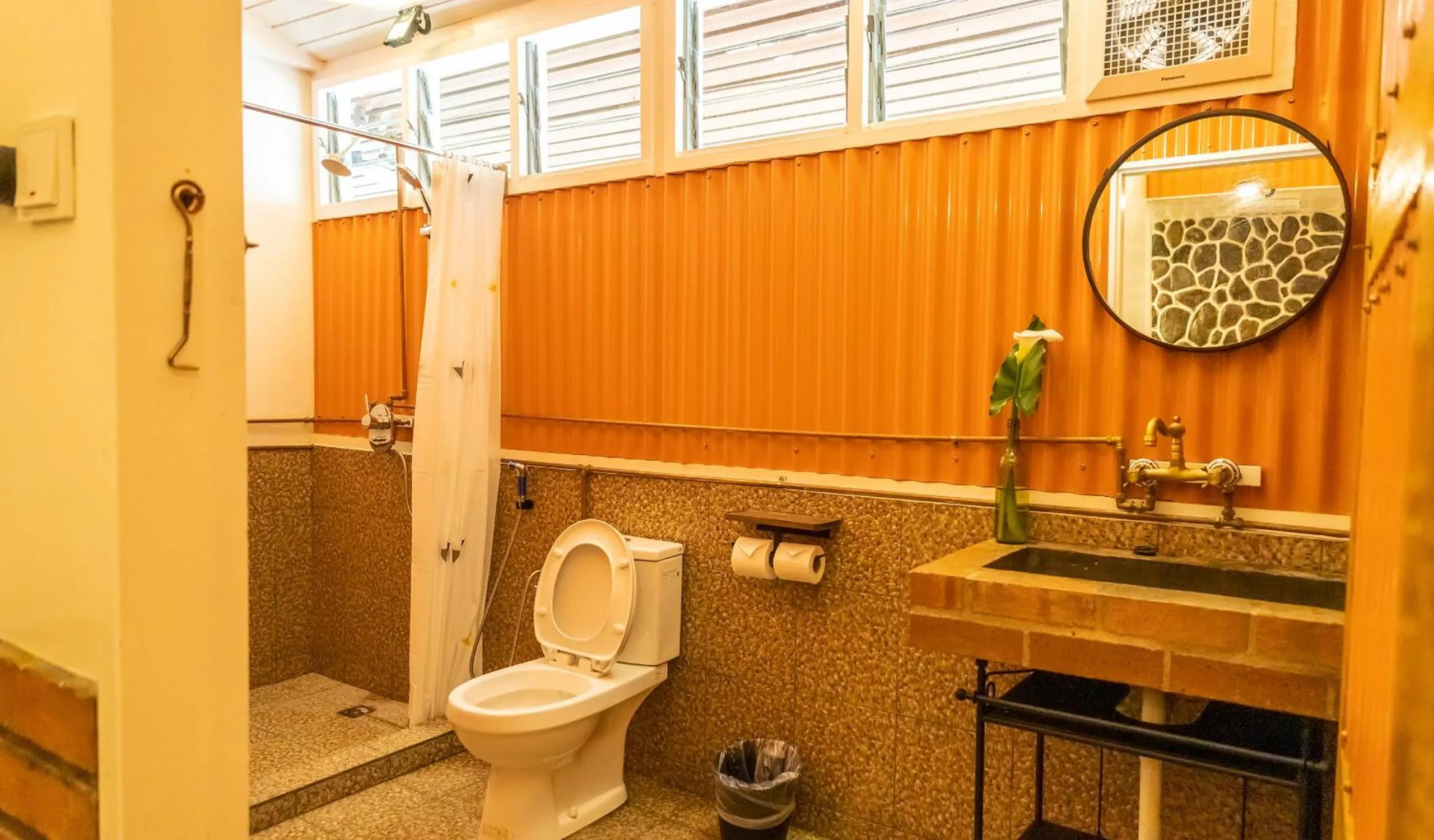 Shower in Sutera Sanctuary Lodges At Kinabalu Park
