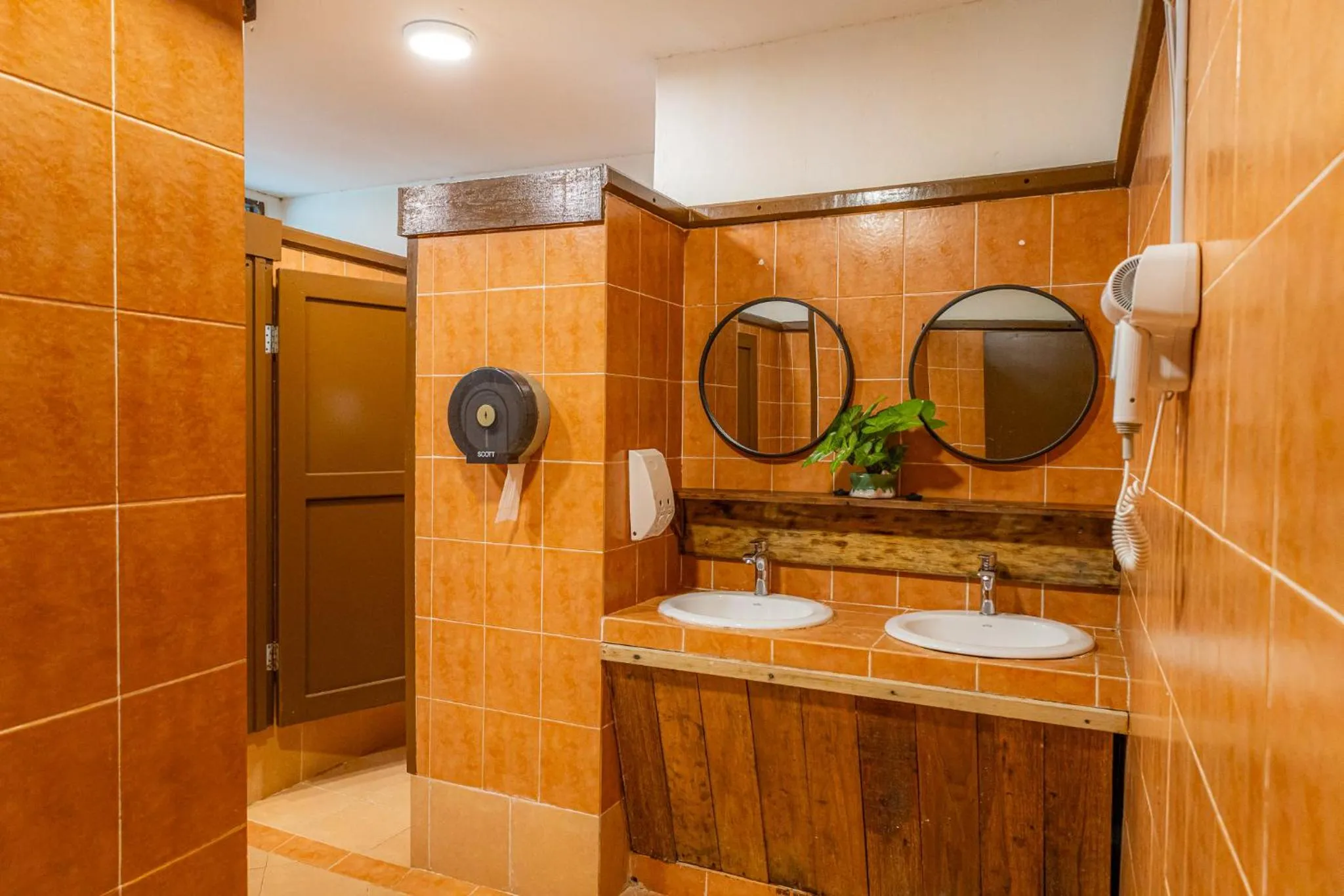 Toilet in Sutera Sanctuary Lodges At Kinabalu Park