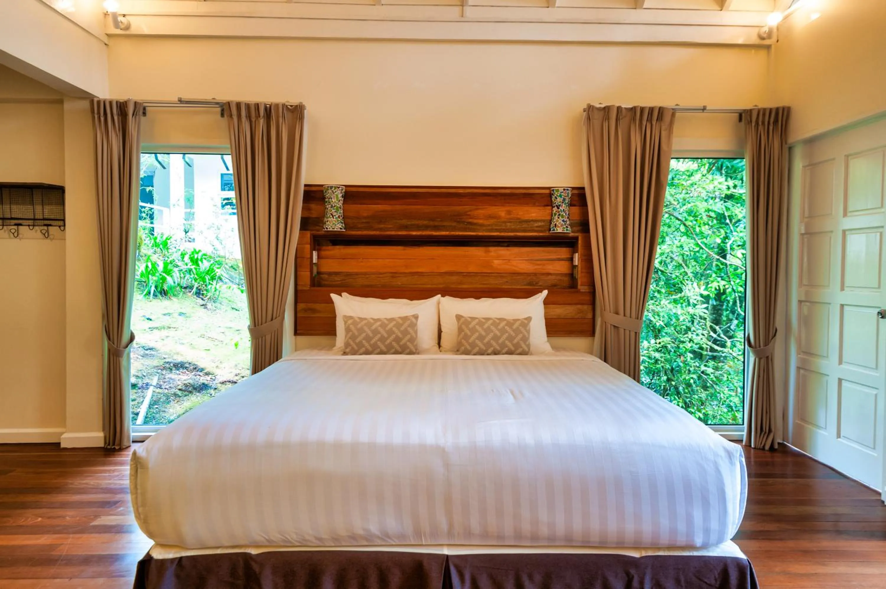 Bed in Sutera Sanctuary Lodges At Kinabalu Park