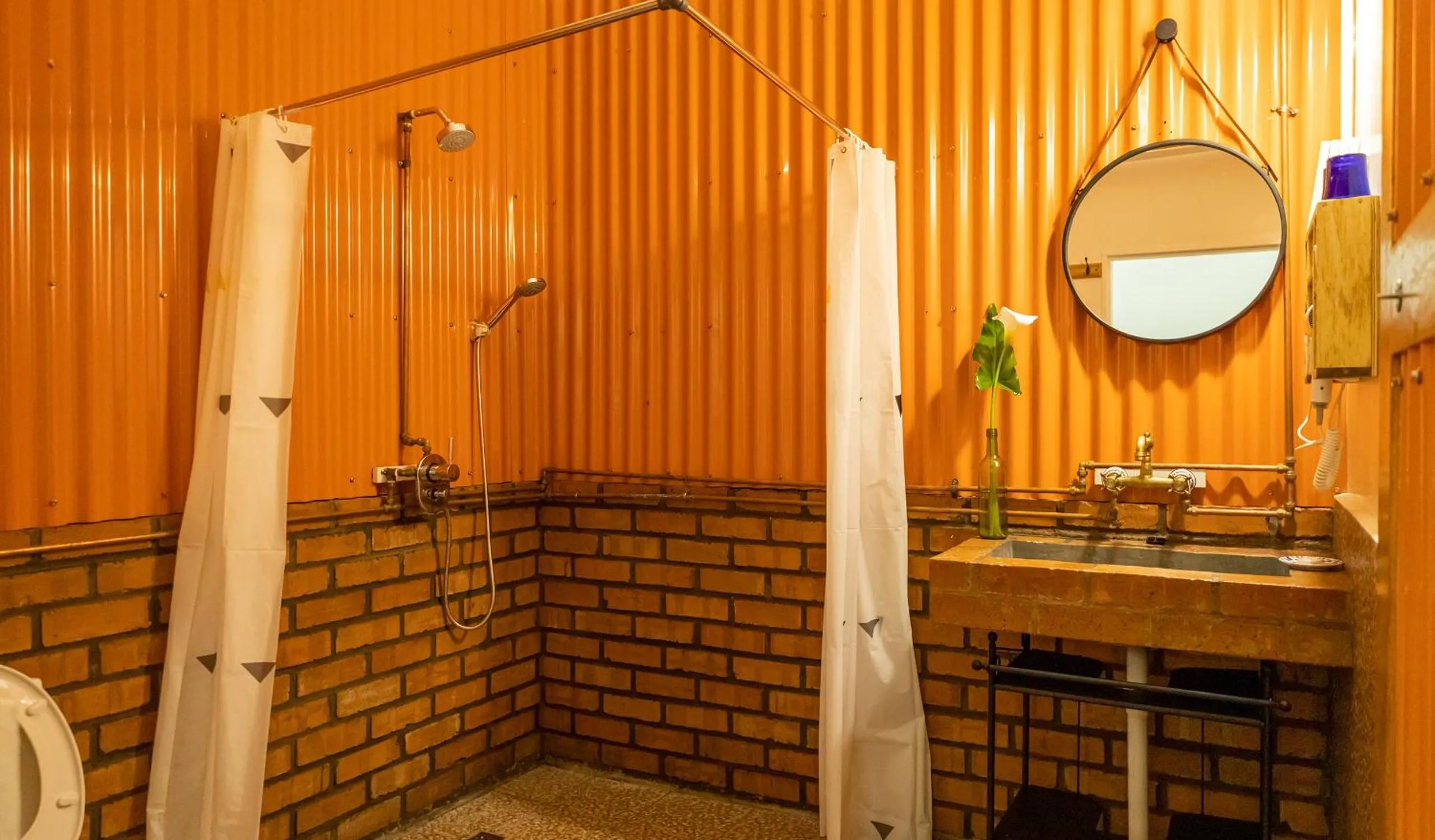 Shower in Sutera Sanctuary Lodges At Kinabalu Park