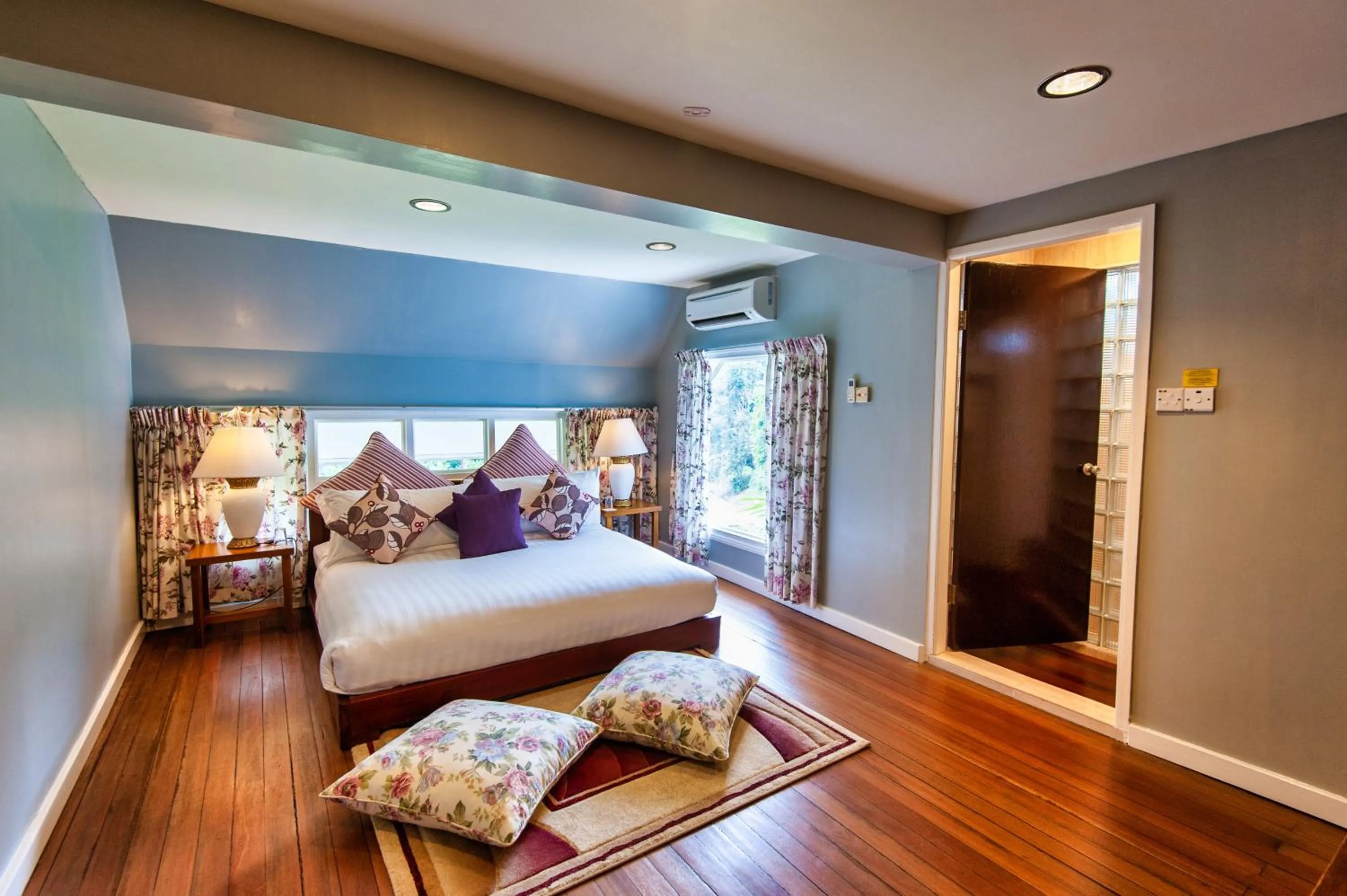 Bed in Sutera Sanctuary Lodges At Poring Hot Springs