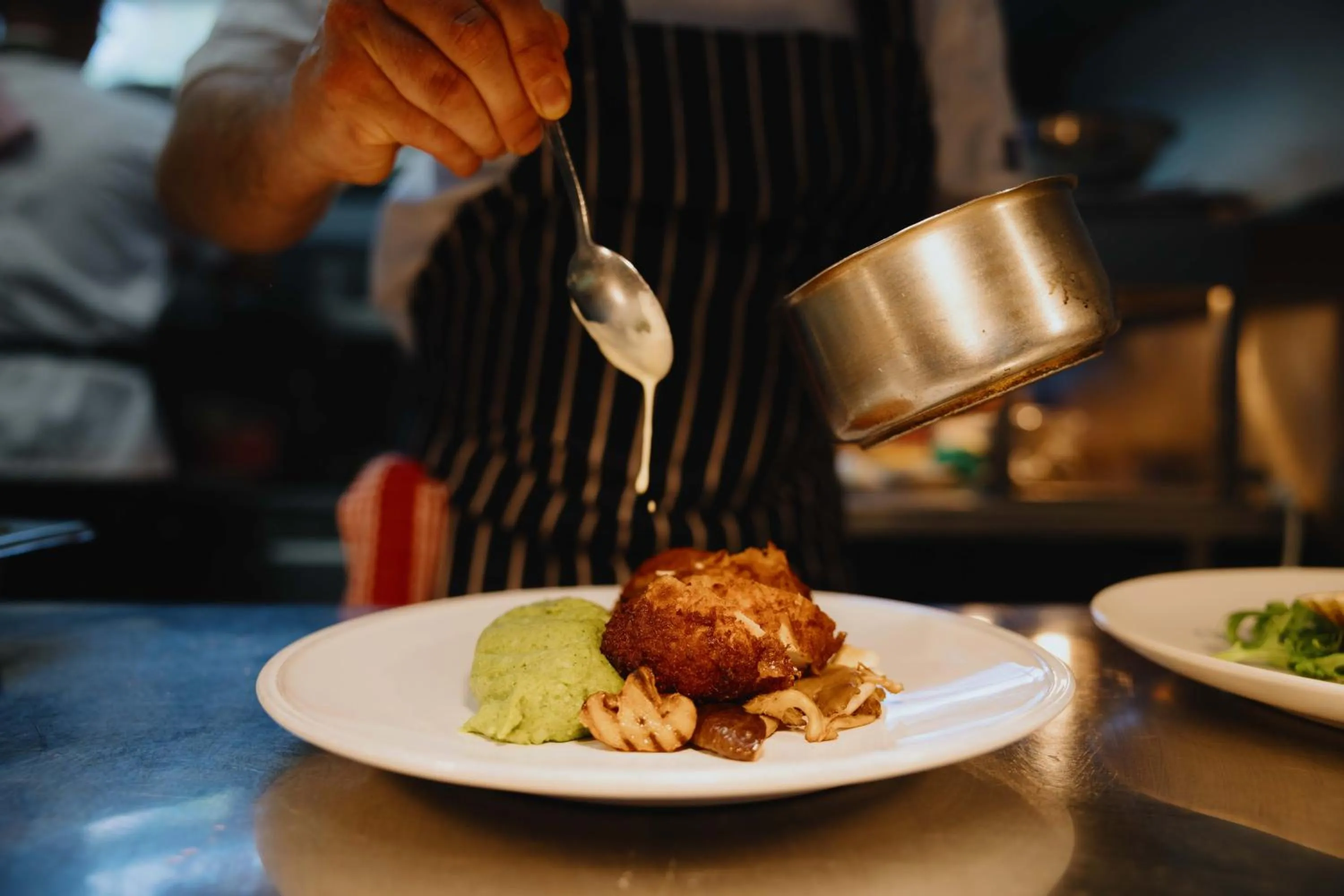 Restaurant/places to eat in Wingrove House