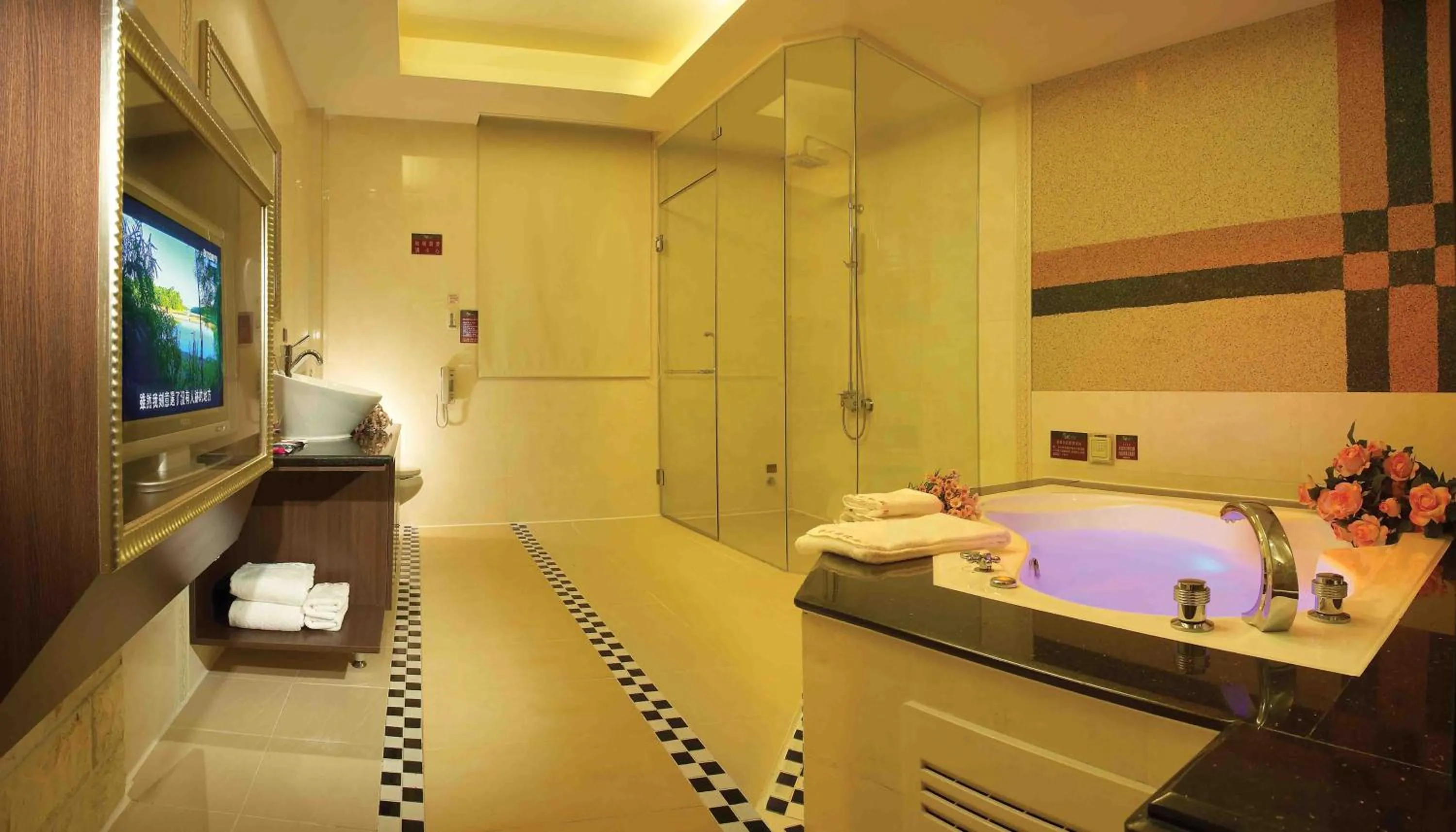 Bathroom in Chateau Motel & Spa - Zuoying