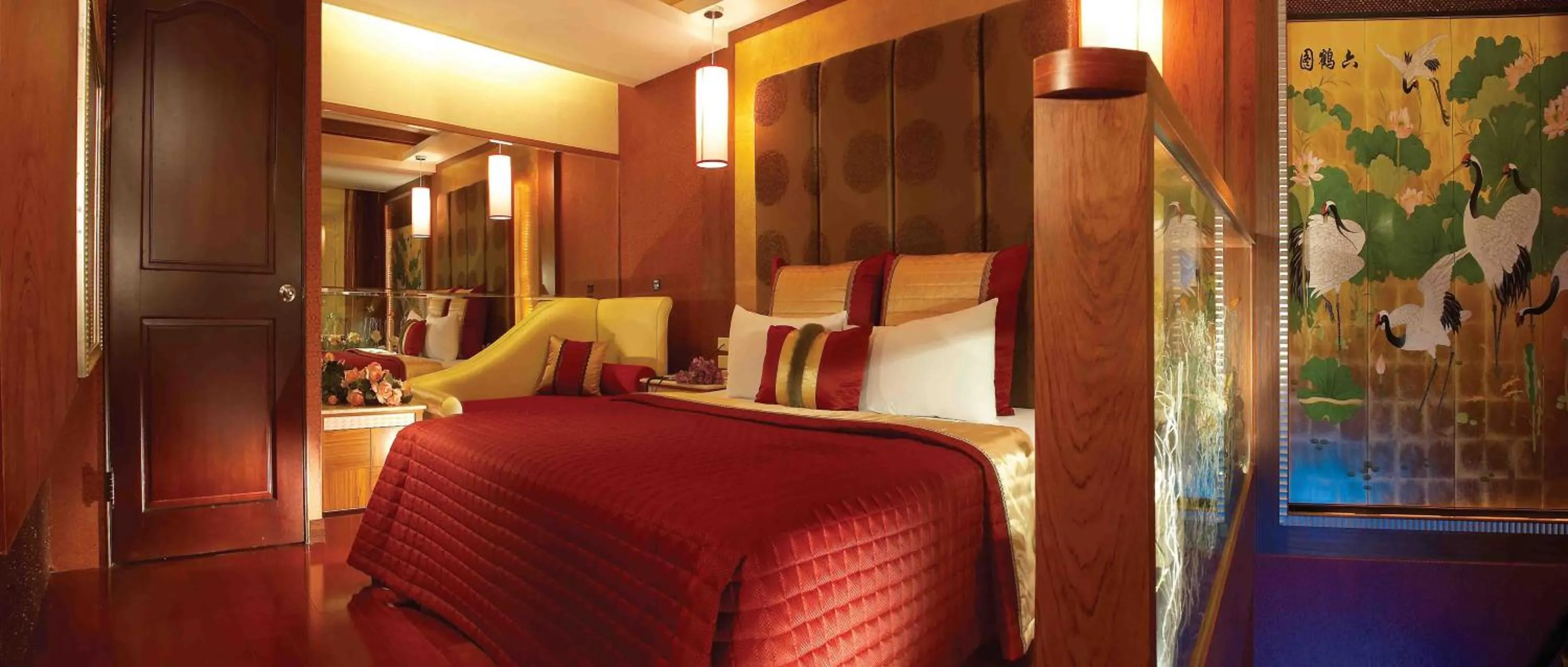 Photo of the whole room, Bed in Chateau Motel & Spa - Zuoying