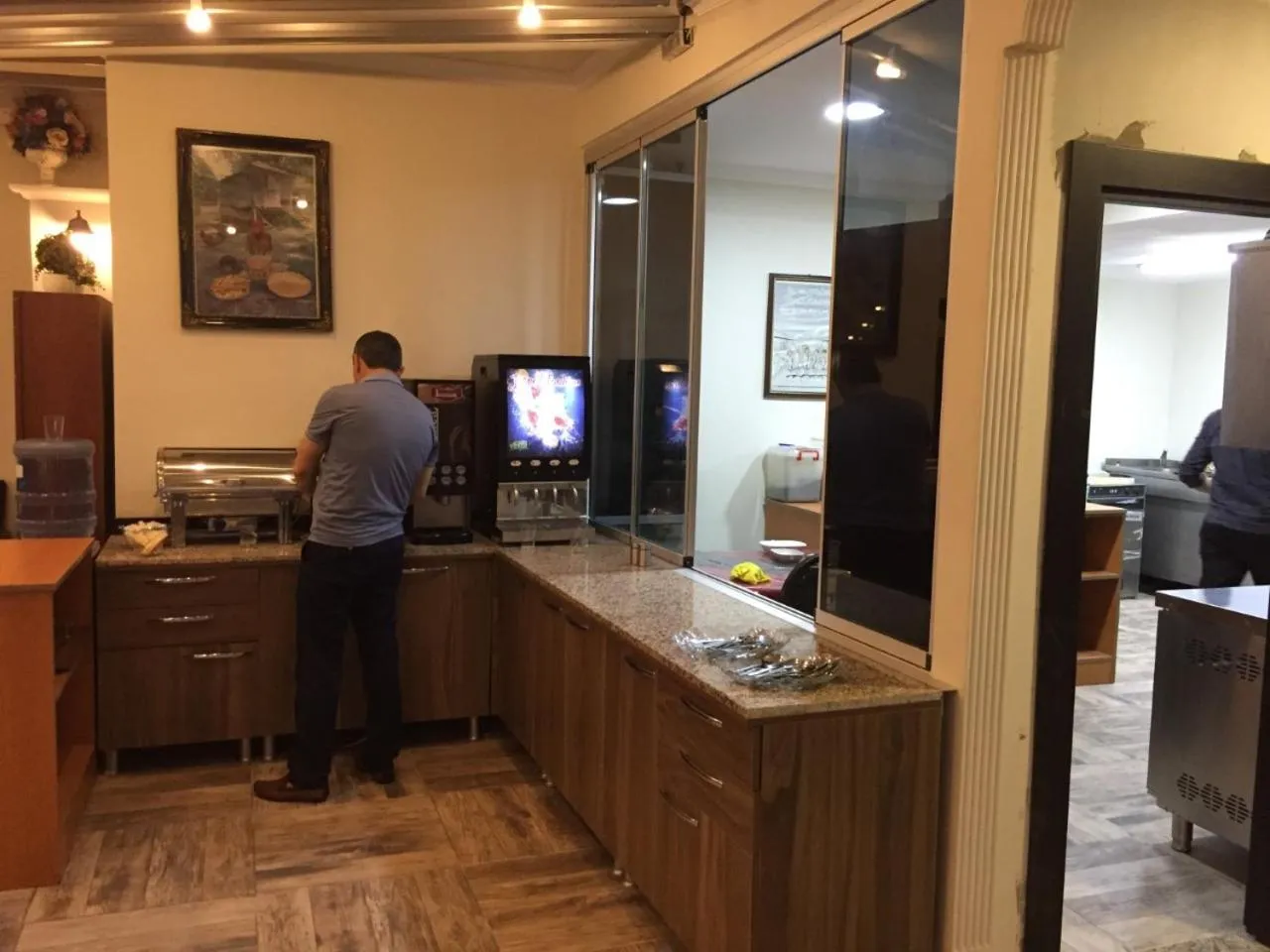 Restaurant/places to eat in Hotel Marina City