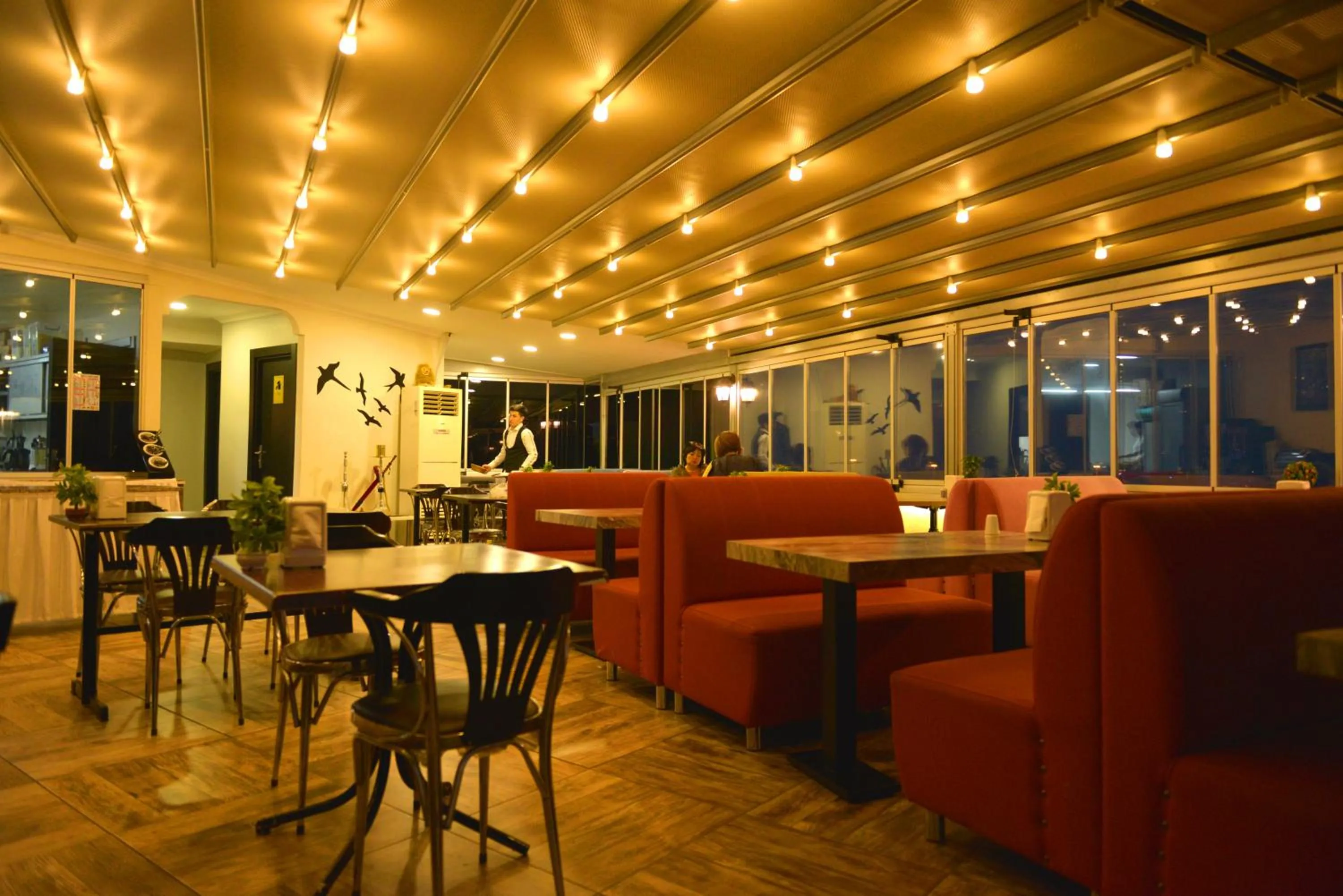 Restaurant/places to eat in Hotel Marina City